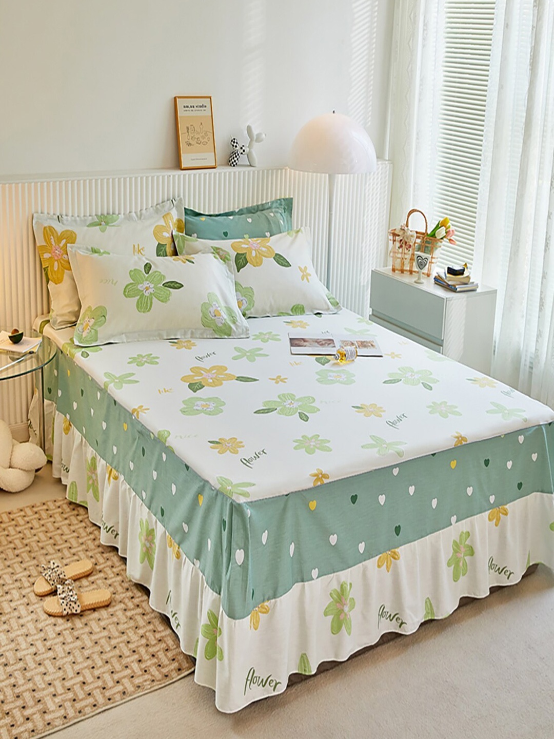 JC Collection White & Green Printed Cotton 250 TC King Bedsheet with 2 Pillow Covers
JC Collection White & Green Printed Cotton 250 TC King Bedsheet with 2 Pillow Covers