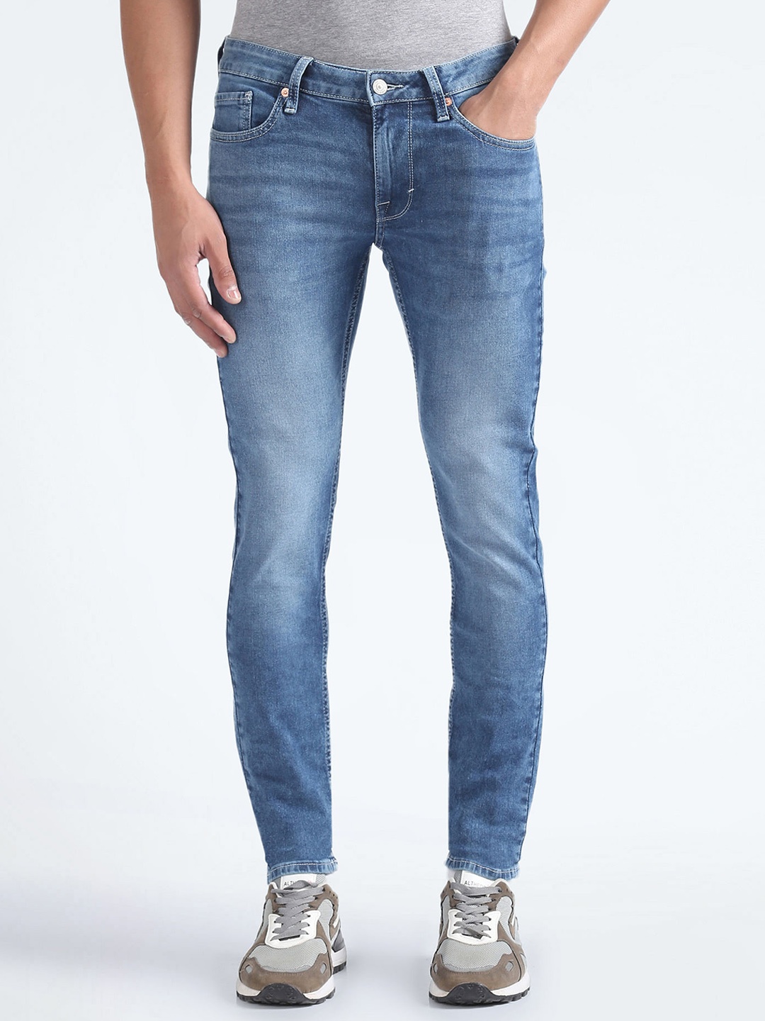 Flying Machine Men Skinny Fit Low-Rise Heavy Fade Clean Look Stretchable Jeans, Blue
Flying Machine Men Skinny Fit Low-Rise Heavy Fade Clean Look Stretchable Jeans, Blue