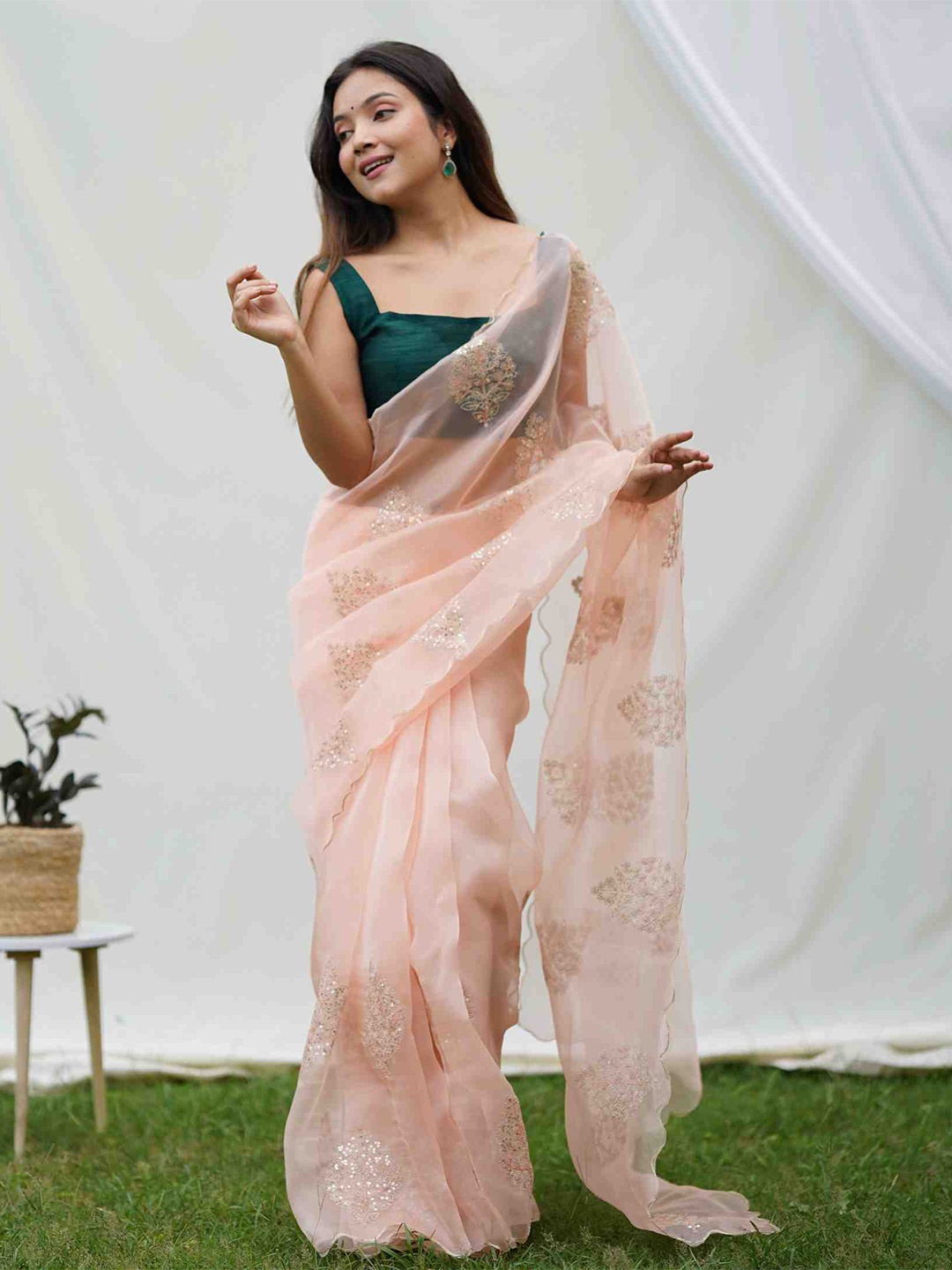 Mitera Peach-Coloured & Gold-Toned Ethnic Motifs Embroidered Sequinned Organza Saree
Mitera Peach-Coloured & Gold-Toned Ethnic Motifs Embroidered Sequinned Organza Saree