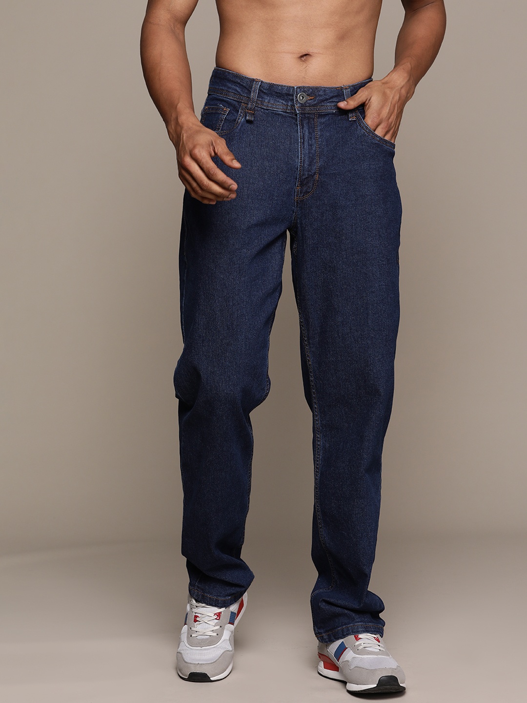 The Roadster Lifestyle Co. Men Relaxed Fit Stretchable Jeans, Navy blue
The Roadster Lifestyle Co. Men Relaxed Fit Stretchable Jeans, Navy blue