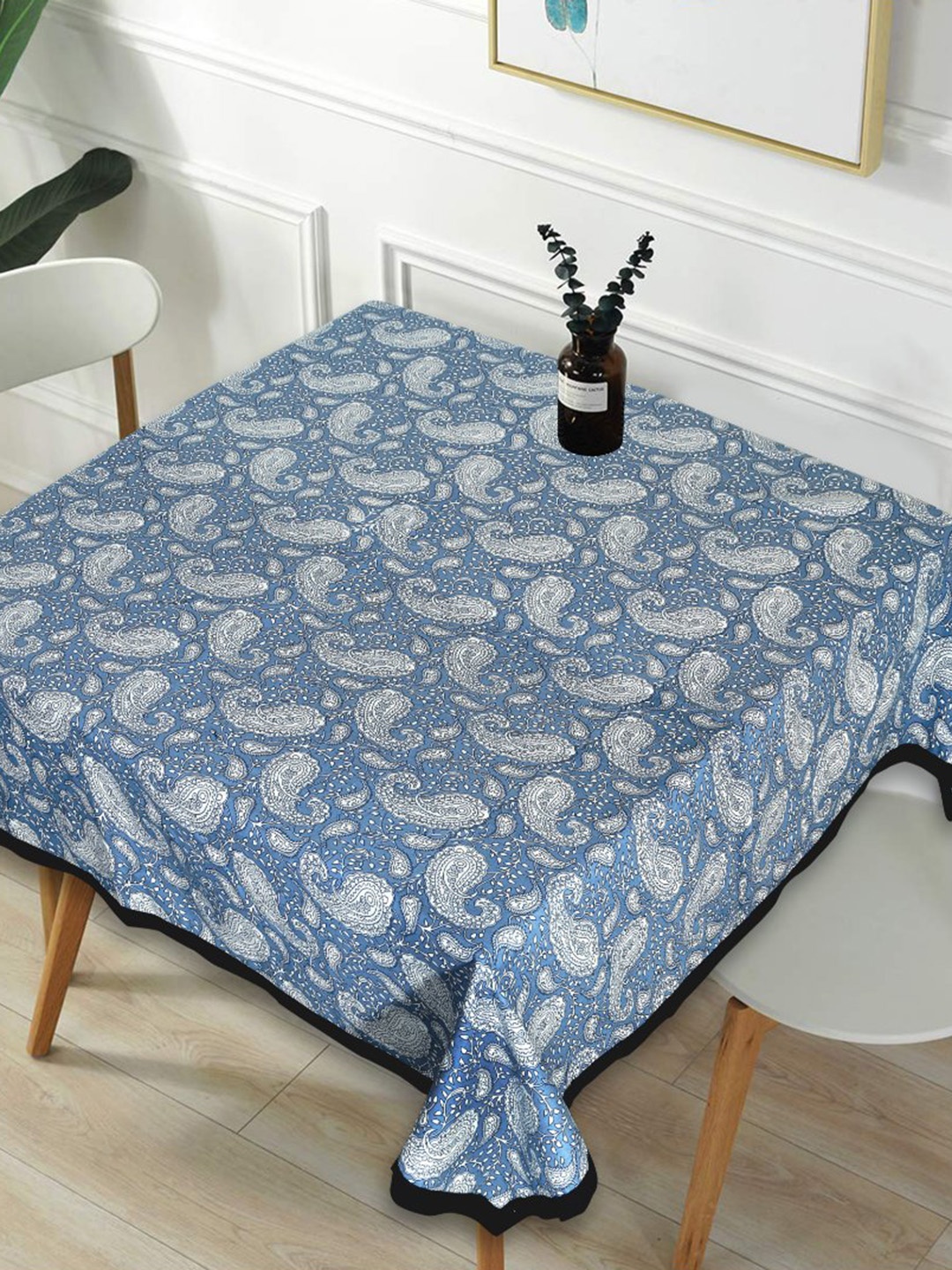 INDHOME LIFE Blue & White Ethnic Motifs Printed Pure-Cotton 4-Seater Table Cover
INDHOME LIFE Blue & White Ethnic Motifs Printed Pure-Cotton 4-Seater Table Cover