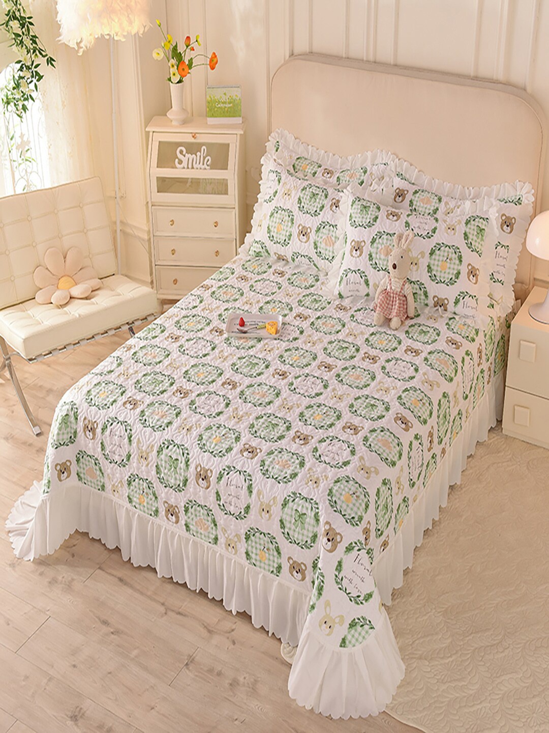JC Collection White & Green Printed 162 TC Double King Bed Cover With 2 Pillow Covers
JC Collection White & Green Printed 162 TC Double King Bed Cover With 2 Pillow Covers