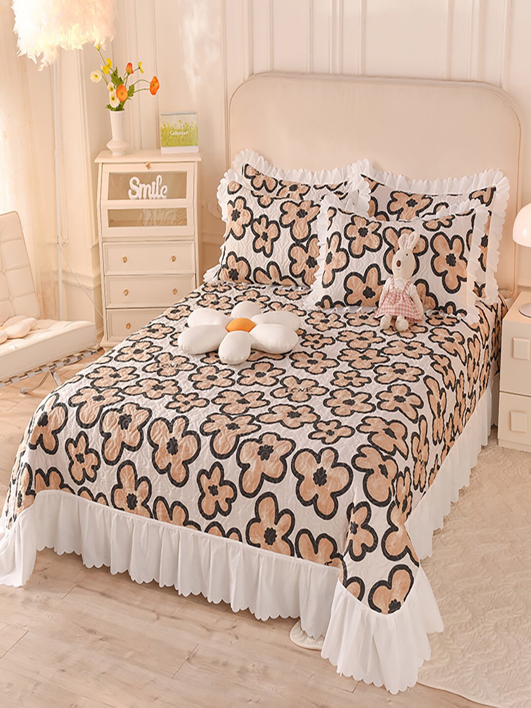 JC Collection Pink & Black Floral Print 162TC Double King Bed Cover With 2 Pillow Covers
JC Collection Pink & Black Floral Print 162TC Double King Bed Cover With 2 Pillow Covers