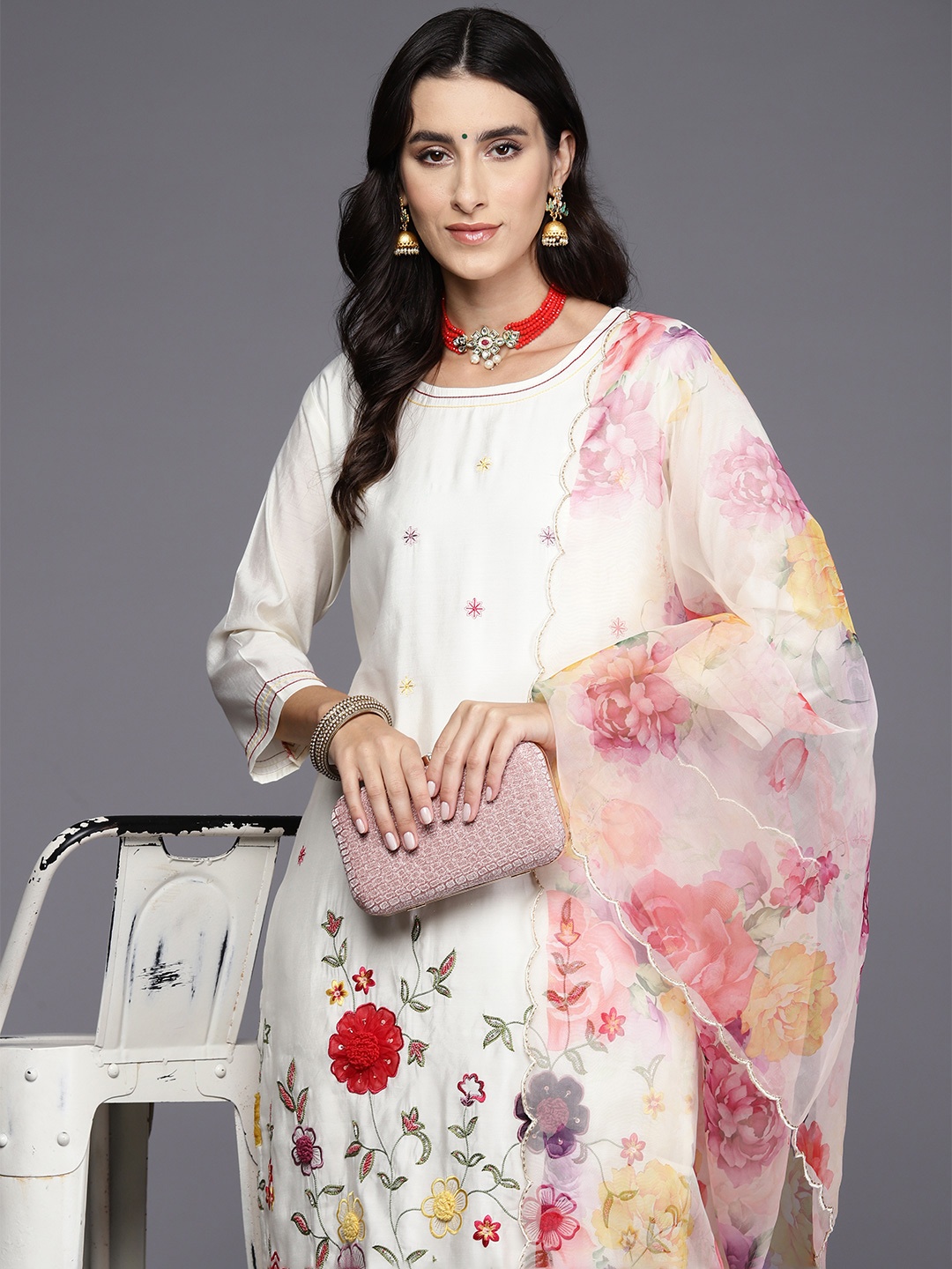 Indo Era Women Floral Embroidered Regular Thread Work Kurta with Trousers & With Dupatta, Off white
Indo Era Women Floral Embroidered Regular Thread Work Kurta with Trousers & With Dupatta, Off white