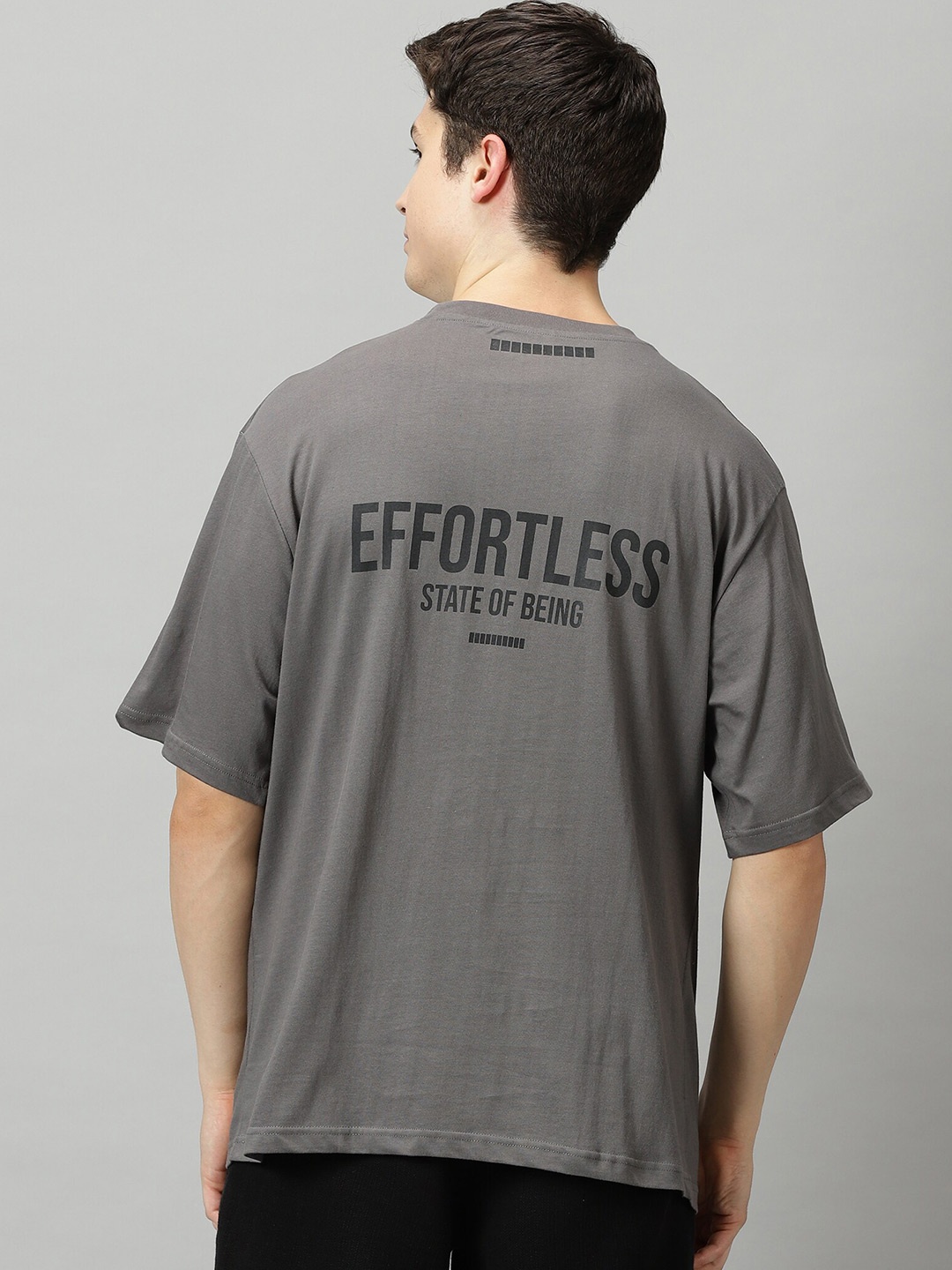 THE HOLLANDER Typography Printed Drop Shoulder Sleeves Oversized Cotton Casual T-shirt, Grey
THE HOLLANDER Typography Printed Drop Shoulder Sleeves Oversized Cotton Casual T-shirt, Grey