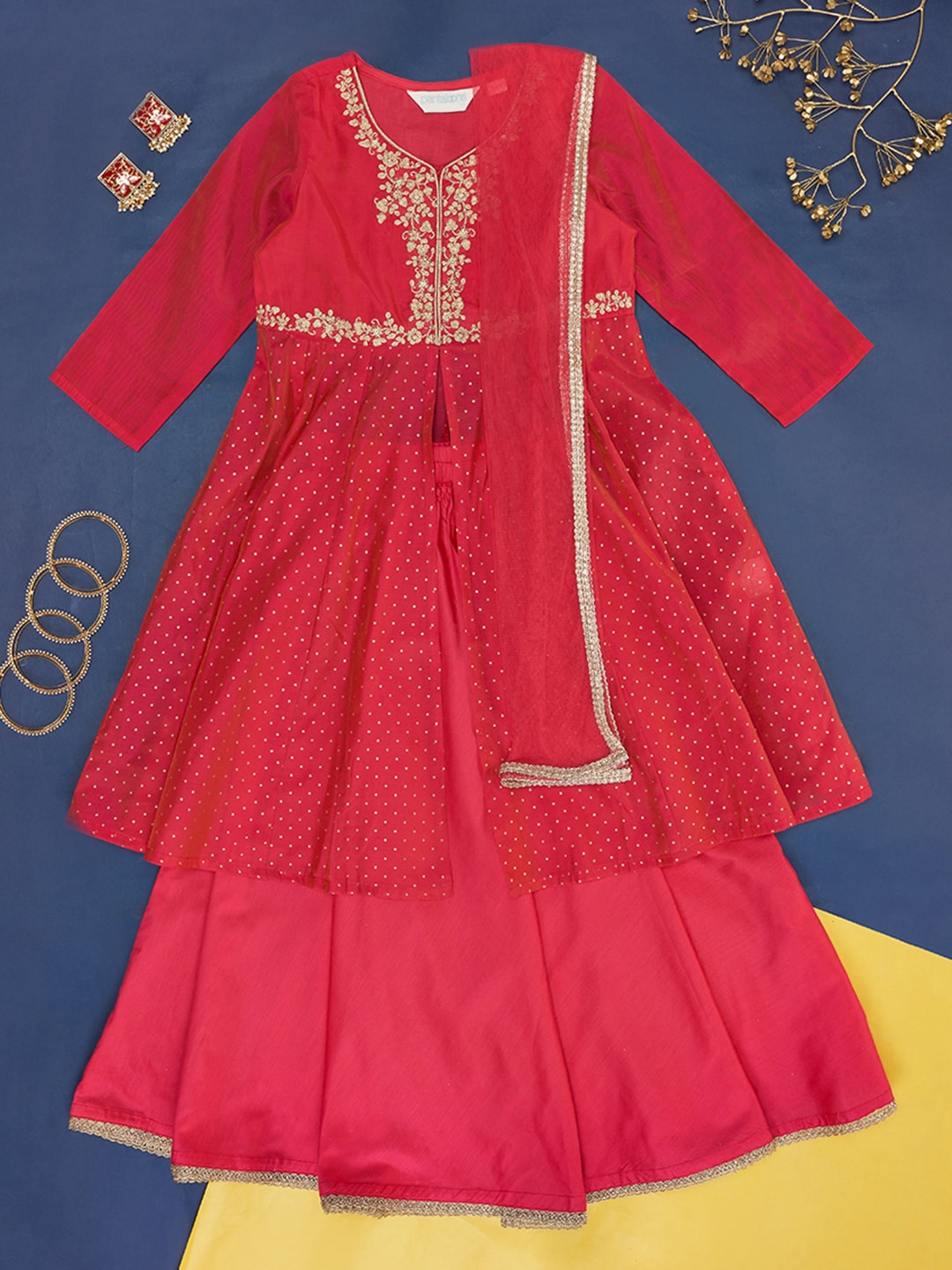 AKKRITI BY PANTALOONS Girls Ethnic Motifs Embroidered Anarkali Kurta With Skirt & Dupatta, Coral
AKKRITI BY PANTALOONS Girls Ethnic Motifs Embroidered Anarkali Kurta With Skirt & Dupatta, Coral