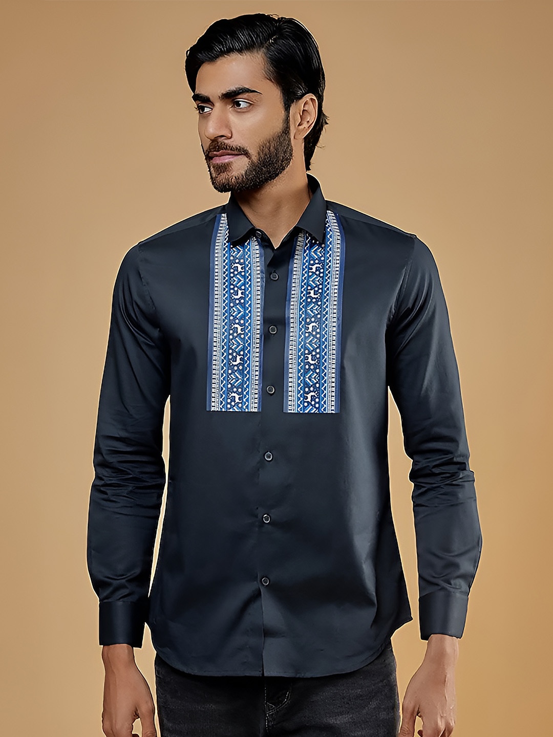 HE SPOKE Modern Tailored Fit Ethnic Motifs Printed Spread Collar Cotton Casual Shirt, Navy blue
HE SPOKE Modern Tailored Fit Ethnic Motifs Printed Spread Collar Cotton Casual Shirt, Navy blue