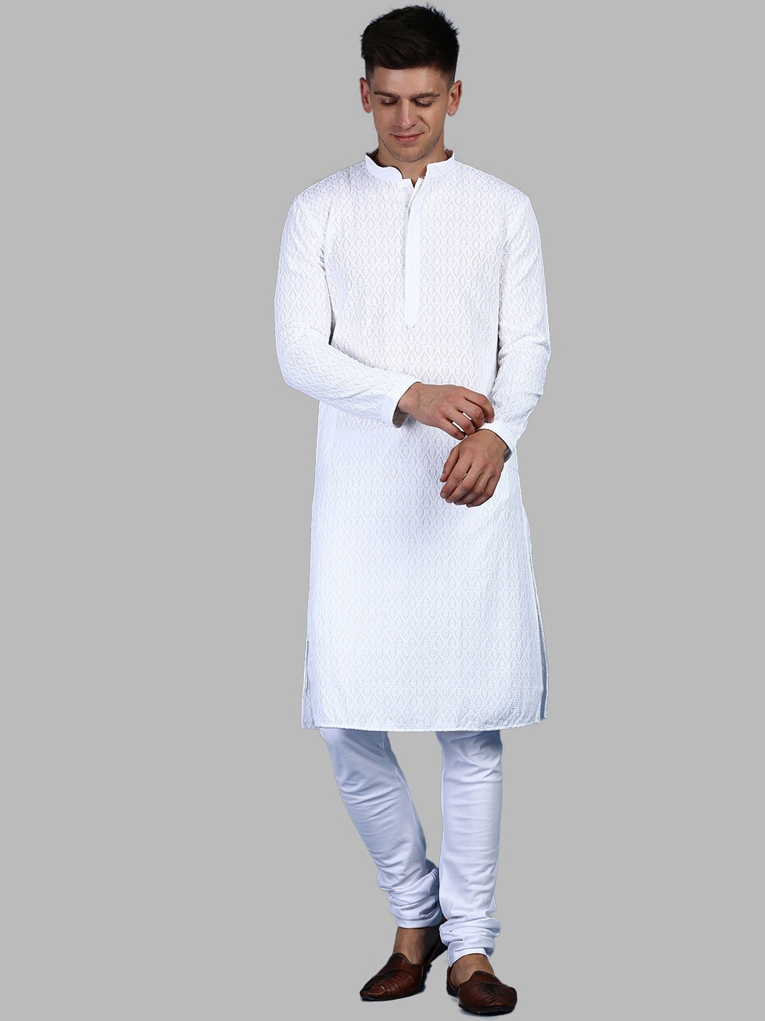 Sanwara Ethnic Motifs Embroidered Mandarin Collar Chikankari Kurta with Pyjamas, White
Sanwara Ethnic Motifs Embroidered Mandarin Collar Chikankari Kurta with Pyjamas, White