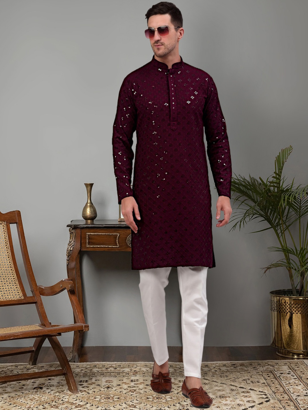 Jompers Ethnic Motif Embroidered Mandarin Collar Sequinned Pure Cotton Kurta with Trousers, Purple
Jompers Ethnic Motif Embroidered Mandarin Collar Sequinned Pure Cotton Kurta with Trousers, Purple