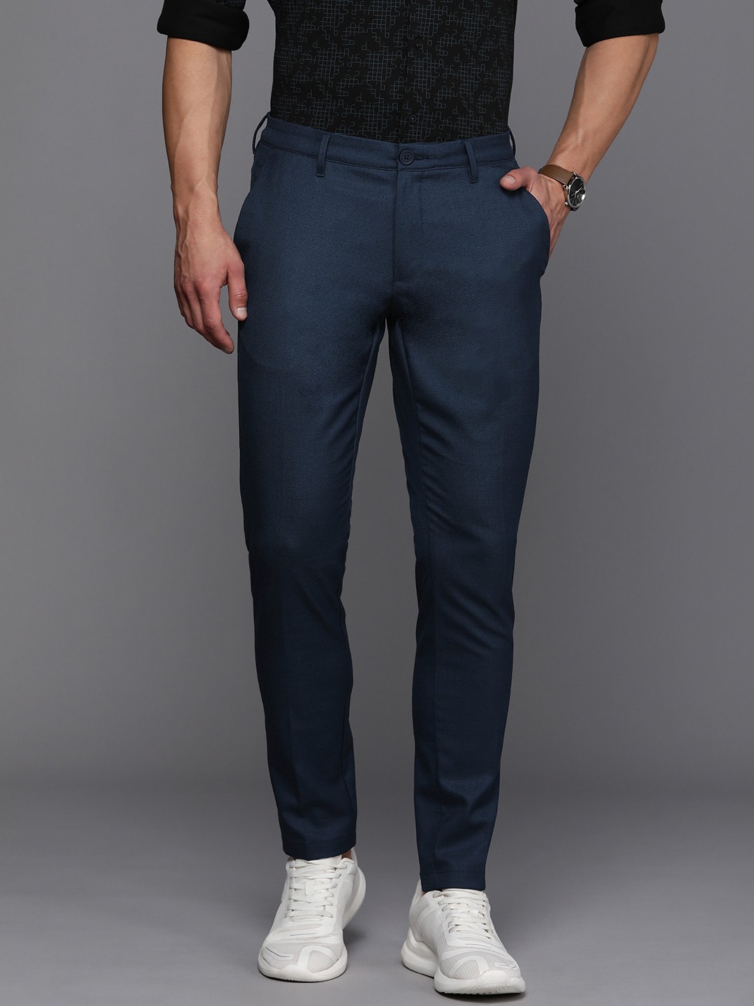Louis Philippe Ath.Work Men Checked Tapered Fit Smart Casual Chinos Trousers, Navy blue
Louis Philippe Ath.Work Men Checked Tapered Fit Smart Casual Chinos Trousers, Navy blue