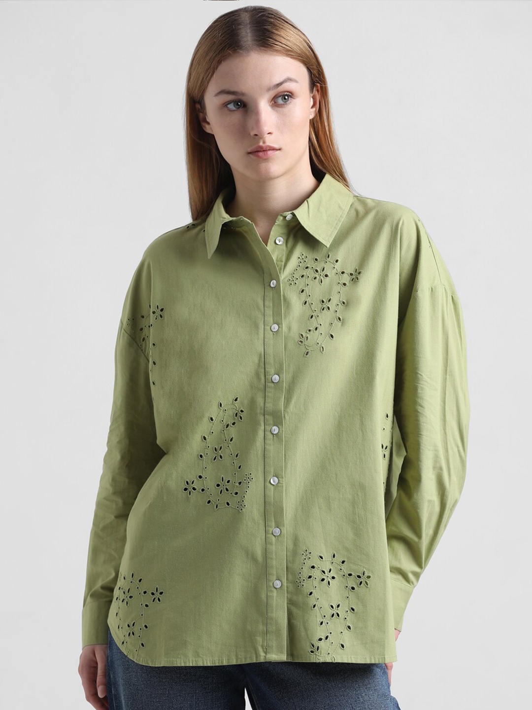 ONLY Onl Uexpaisley Floral Self Design Spread Collar Casual Pure Cotton Shirt, Green
ONLY Onl Uexpaisley Floral Self Design Spread Collar Casual Pure Cotton Shirt, Green