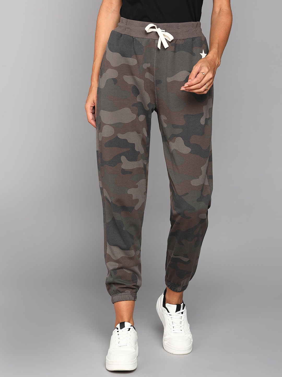 Alan Jones Women Camouflage Printed Regular Fit Cotton Joggers Track Pants, Green
Alan Jones Women Camouflage Printed Regular Fit Cotton Joggers Track Pants, Green