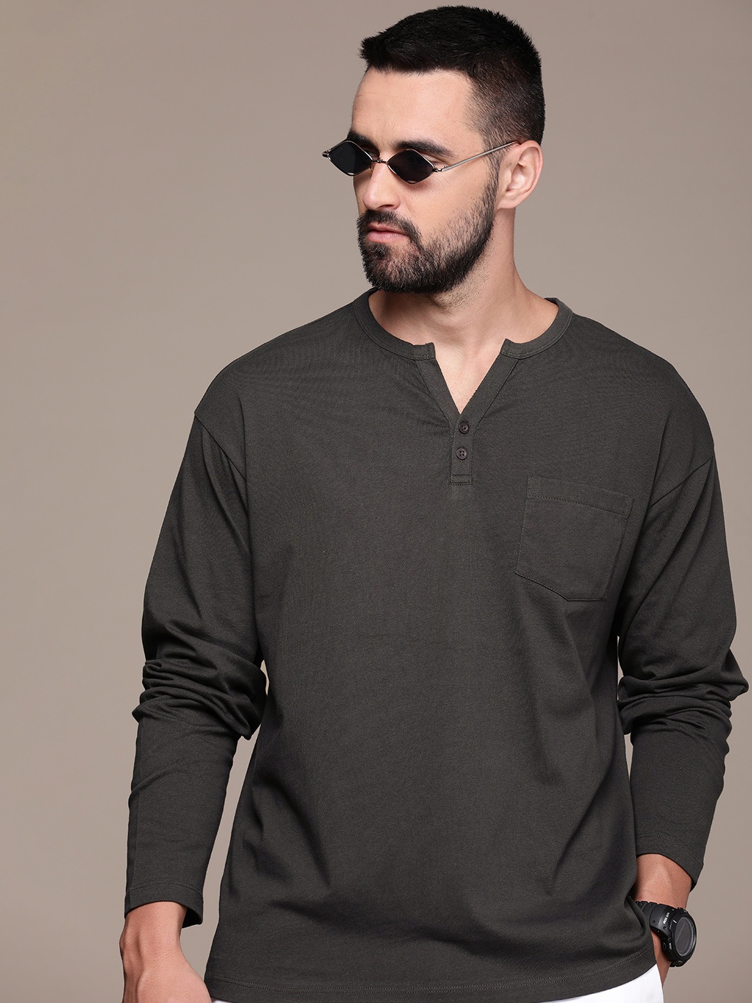The Roadster Life Co. Pure Cotton Henley Neck Drop-Shoulder Sleeves Pocket T-shirt, Charcoal
The Roadster Life Co. Pure Cotton Henley Neck Drop-Shoulder Sleeves Pocket T-shirt, Charcoal