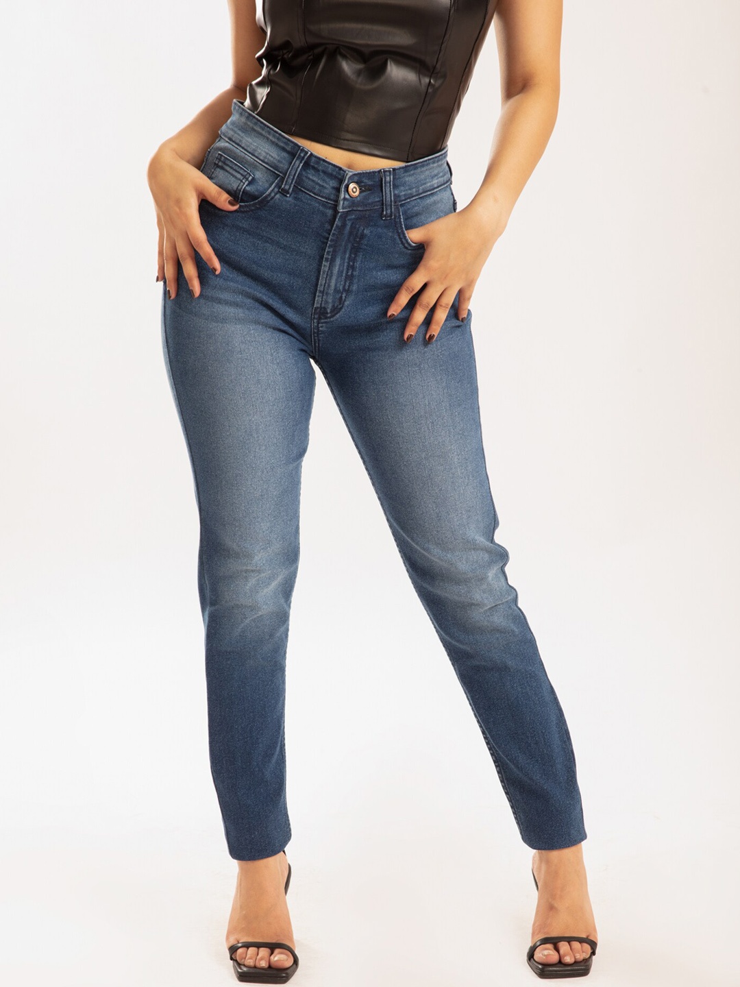 Off Duty India Women Comfort Skinny Fit High-Rise Clean Look Light Fade Cotton Jeans, Blue
Off Duty India Women Comfort Skinny Fit High-Rise Clean Look Light Fade Cotton Jeans, Blue