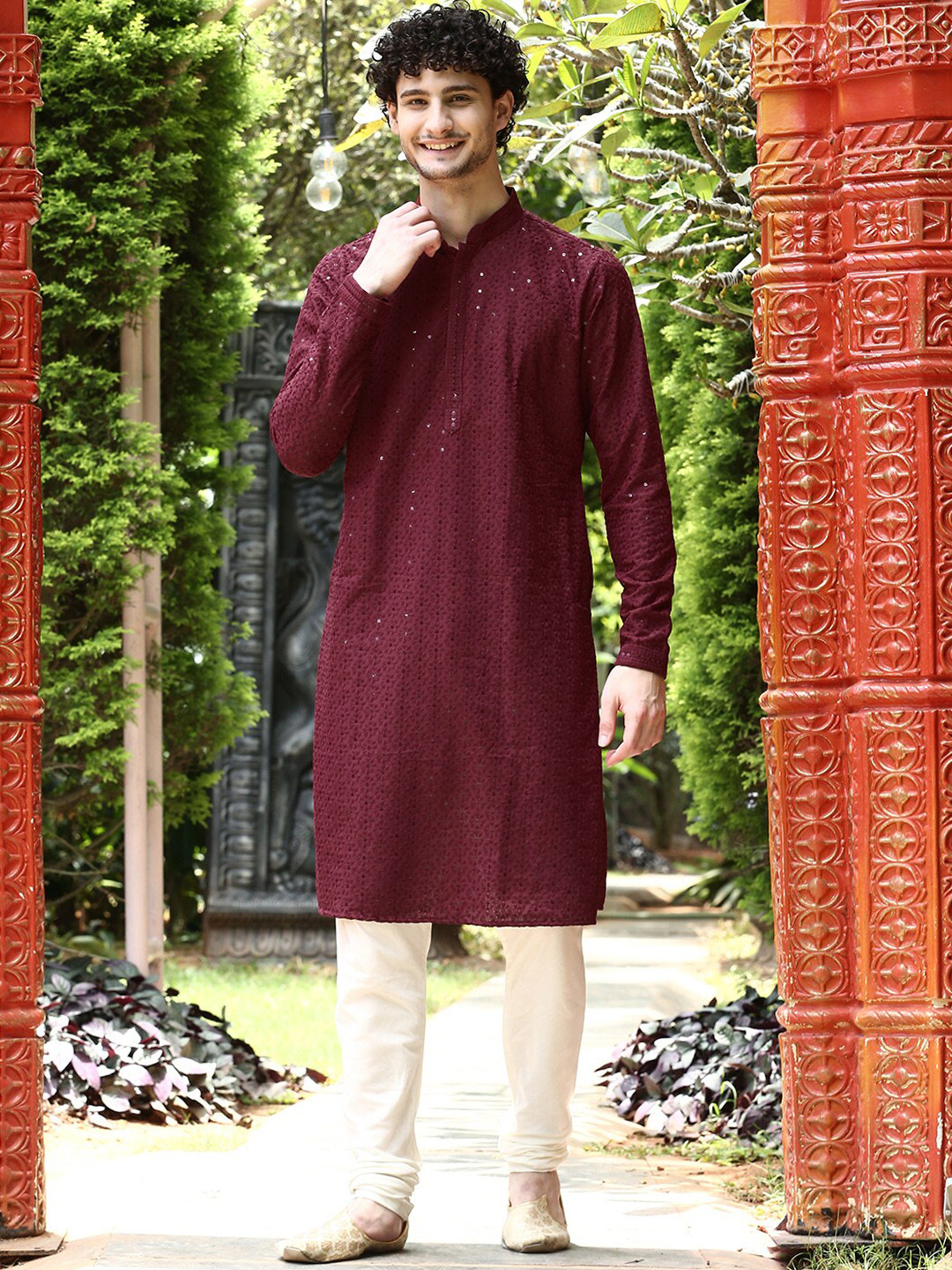 DEYANN Ethnic Motifs Embroidered Mandarin Collar Straight Kurta with Churidar, Maroon
DEYANN Ethnic Motifs Embroidered Mandarin Collar Straight Kurta with Churidar, Maroon