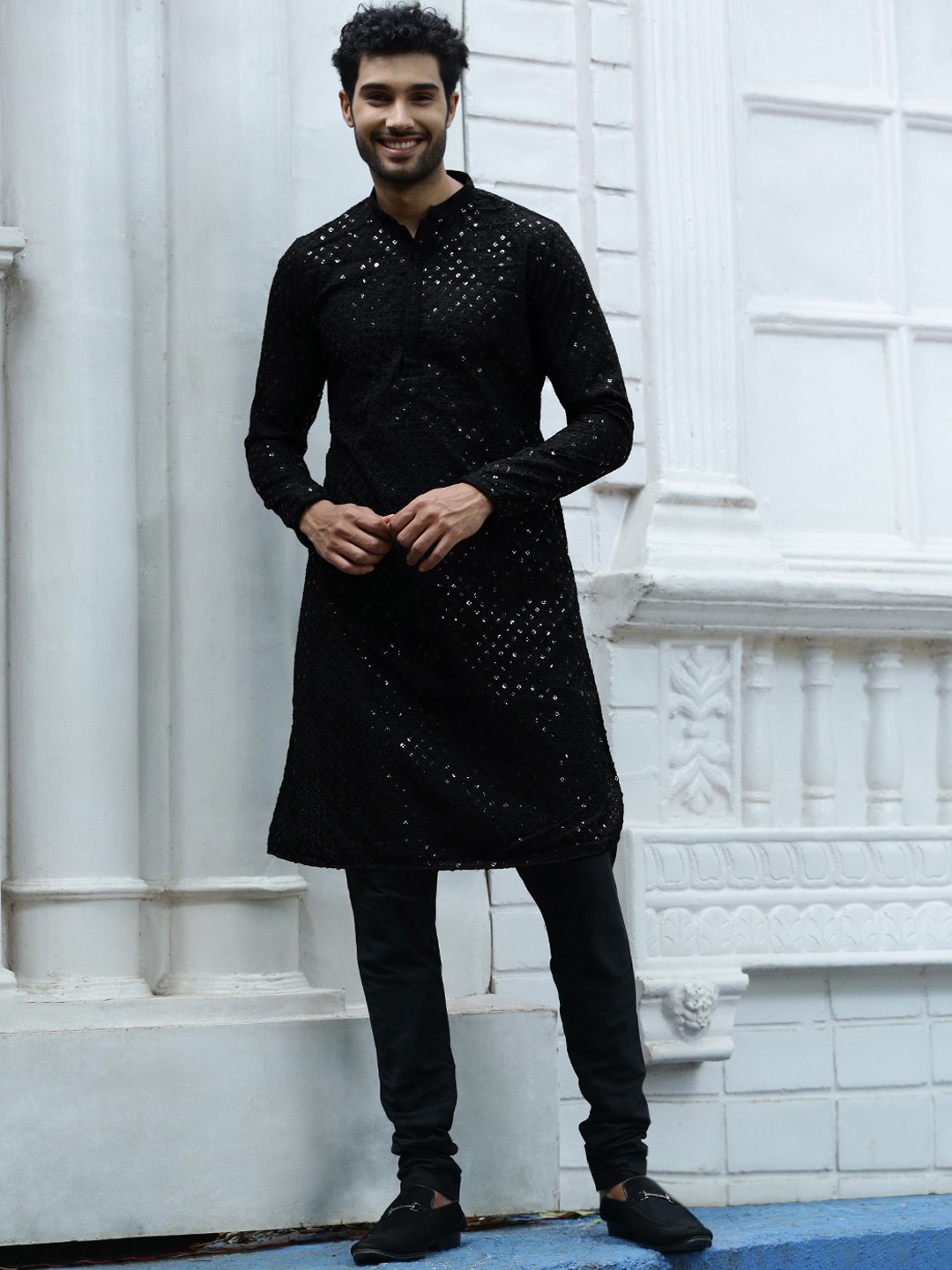 DEYANN Ethnic Motifs Embroidered Mandarin Collar Straight Kurta with Churidar, Black
DEYANN Ethnic Motifs Embroidered Mandarin Collar Straight Kurta with Churidar, Black