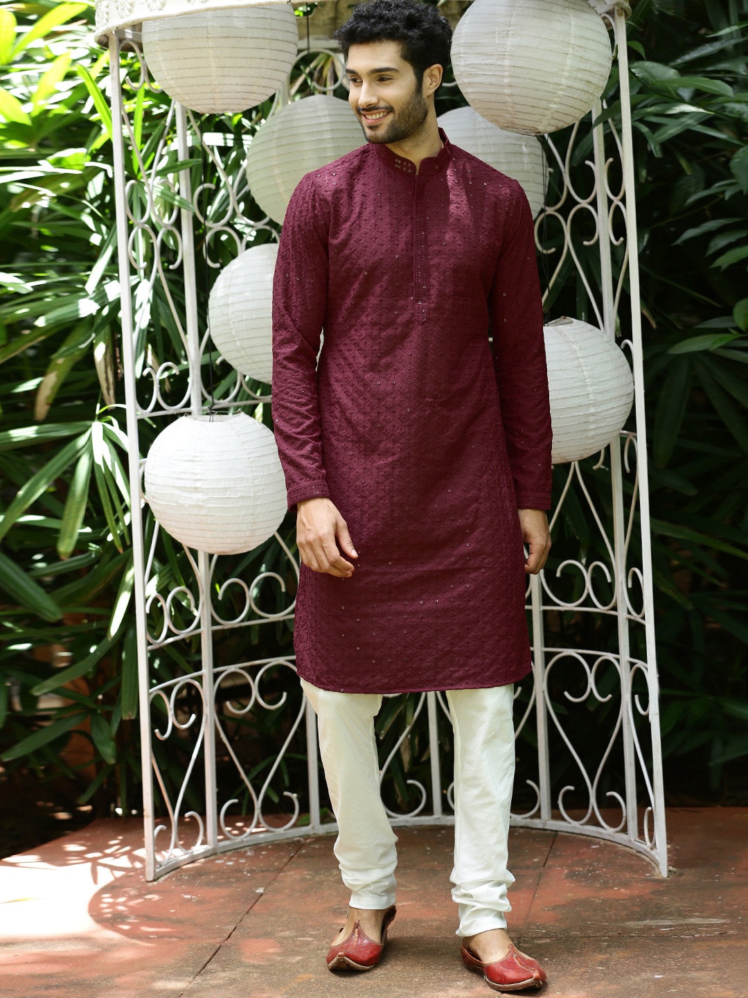 DEYANN Ethnic Motifs Embroidered Mandarin Collar Straight Kurta with Churidar, Maroon
DEYANN Ethnic Motifs Embroidered Mandarin Collar Straight Kurta with Churidar, Maroon
