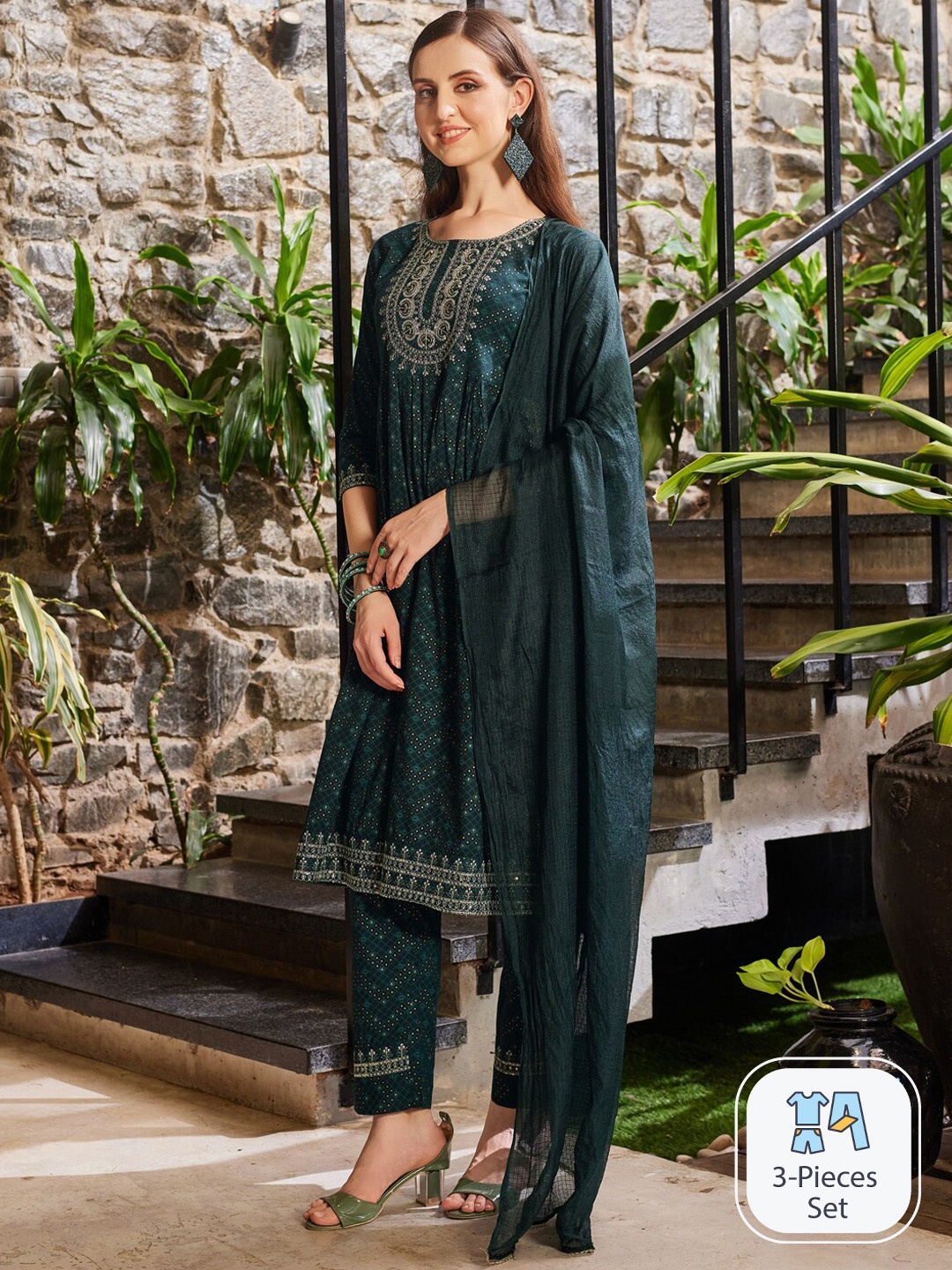 Berrylicious Ethnic Motifs Embroidered Regular Sequinned Kurta With Trousers & Dupatta, Green
Berrylicious Ethnic Motifs Embroidered Regular Sequinned Kurta With Trousers & Dupatta, Green