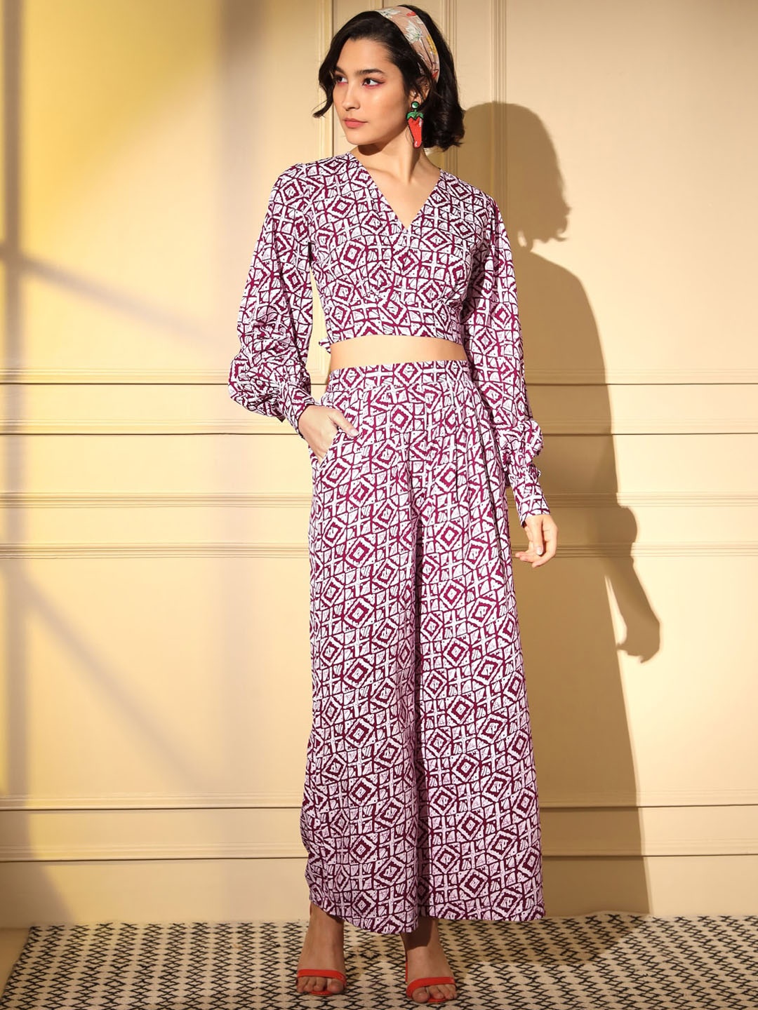 all about you Geometric Printed V-Neck Puff Sleeves Crop Top With Printed Palazzos, Pink
all about you Geometric Printed V-Neck Puff Sleeves Crop Top With Printed Palazzos, Pink