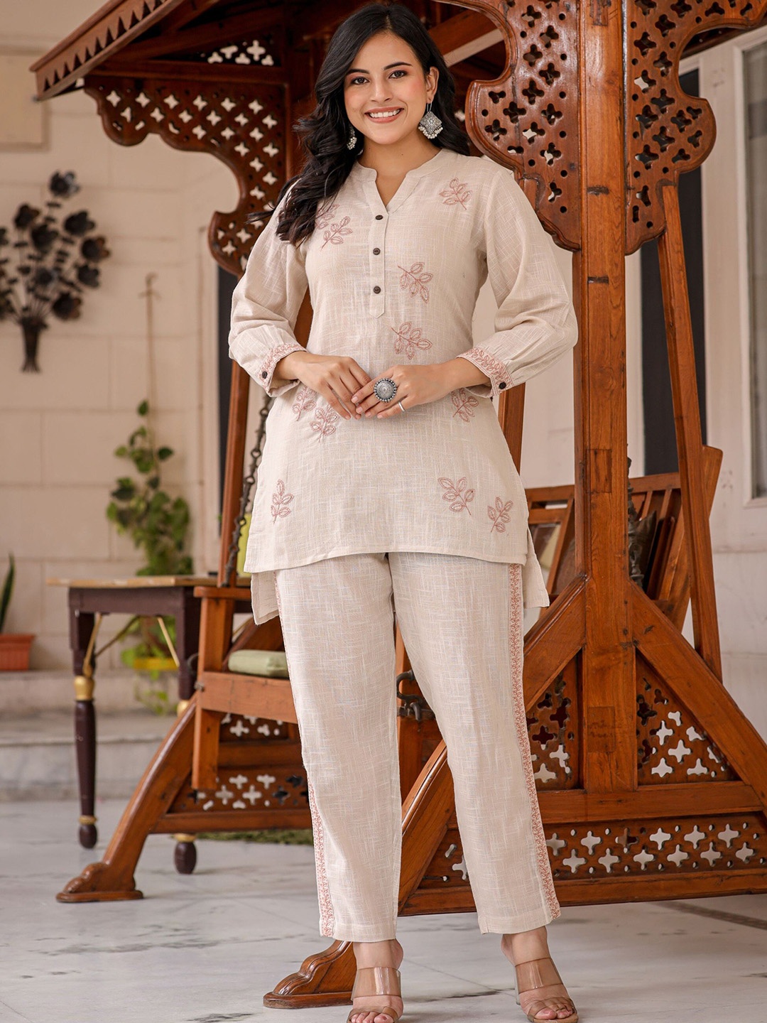 KAAJH Floral Embroidered Mandarin Collar High-Low Hem Pure Cotton Top & Trousers, Beige
KAAJH Floral Embroidered Mandarin Collar High-Low Hem Pure Cotton Top & Trousers, Beige