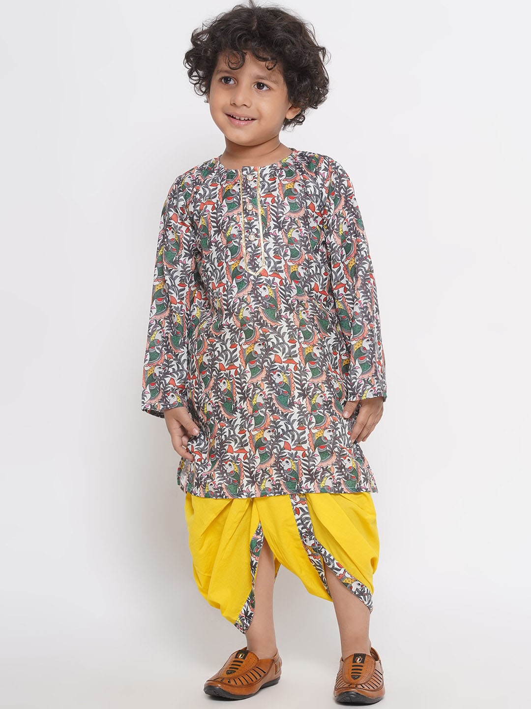 Little Bansi Boys Ethnic Motifs Printed Pure Cotton Gotta Patti Kurta with Dhoti Pants, Yellow
Little Bansi Boys Ethnic Motifs Printed Pure Cotton Gotta Patti Kurta with Dhoti Pants, Yellow