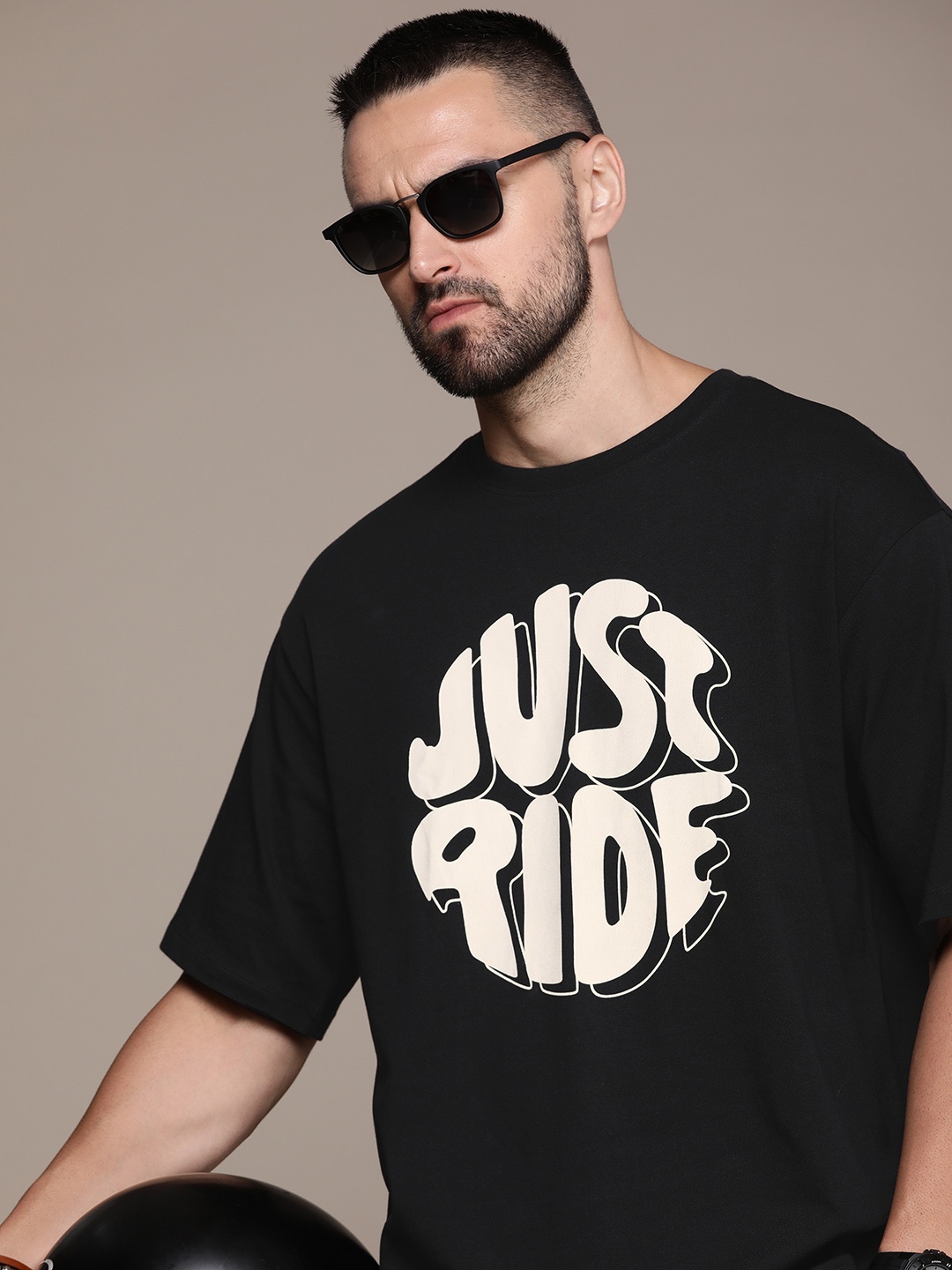 Roadster Men Typography Printed Drop-Shoulder Sleeves Pure Cotton T-shirt, Black
Roadster Men Typography Printed Drop-Shoulder Sleeves Pure Cotton T-shirt, Black
