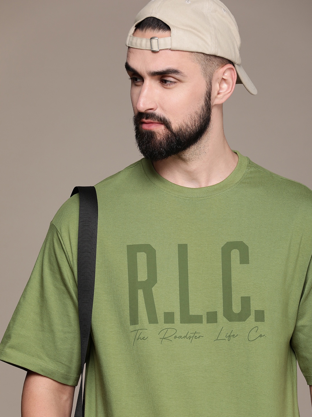 The Roadster Lifestyle Co. Oversized Fit Typography Printed Drop-Shoulder Sleeves Pure Cotton T-shirt, Green
The Roadster Lifestyle Co. Oversized Fit Typography Printed Drop-Shoulder Sleeves Pure Cotton T-shirt, Green