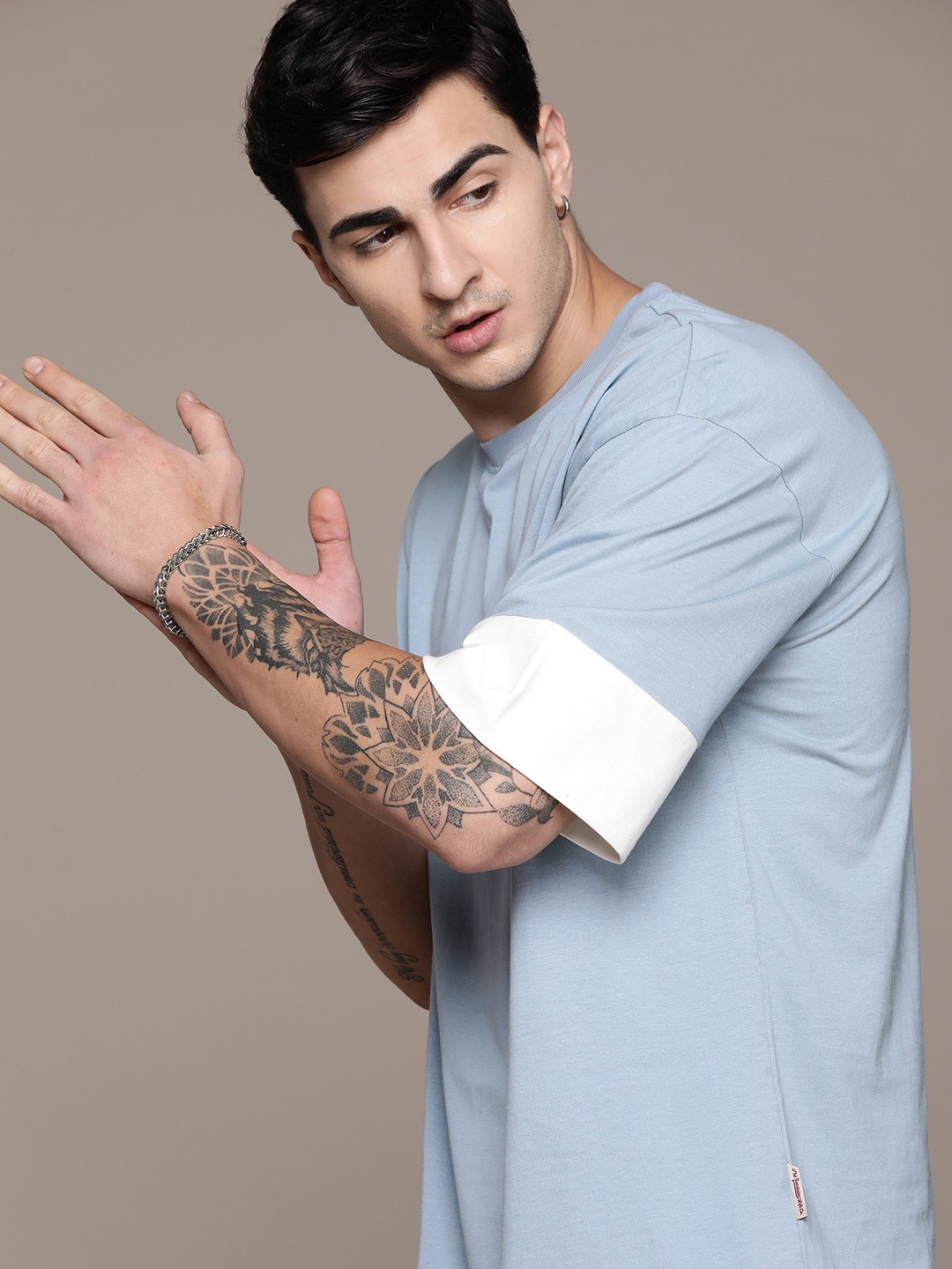The Roadster Lifestyle Co. Oversized Fit Drop-Shoulder Sleeves Pure Cotton T-shirt, Blue
The Roadster Lifestyle Co. Oversized Fit Drop-Shoulder Sleeves Pure Cotton T-shirt, Blue