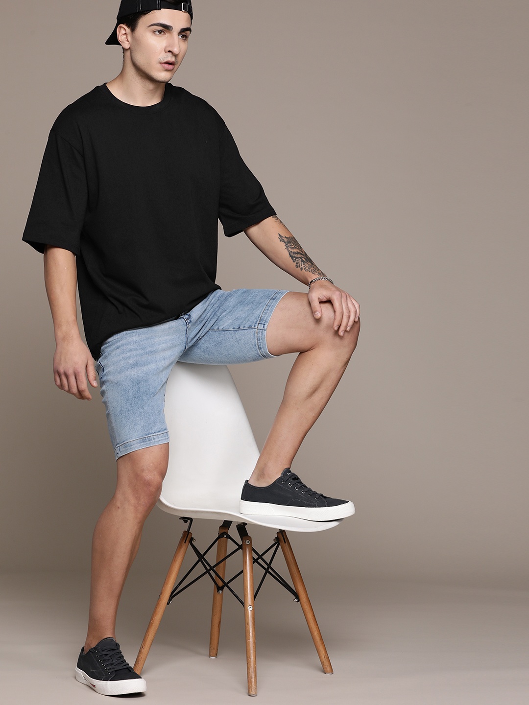 The Roadster Lifestyle Co. Oversized Fit Drop-Shoulder Sleeves Pure Cotton T-shirt, Black
The Roadster Lifestyle Co. Oversized Fit Drop-Shoulder Sleeves Pure Cotton T-shirt, Black