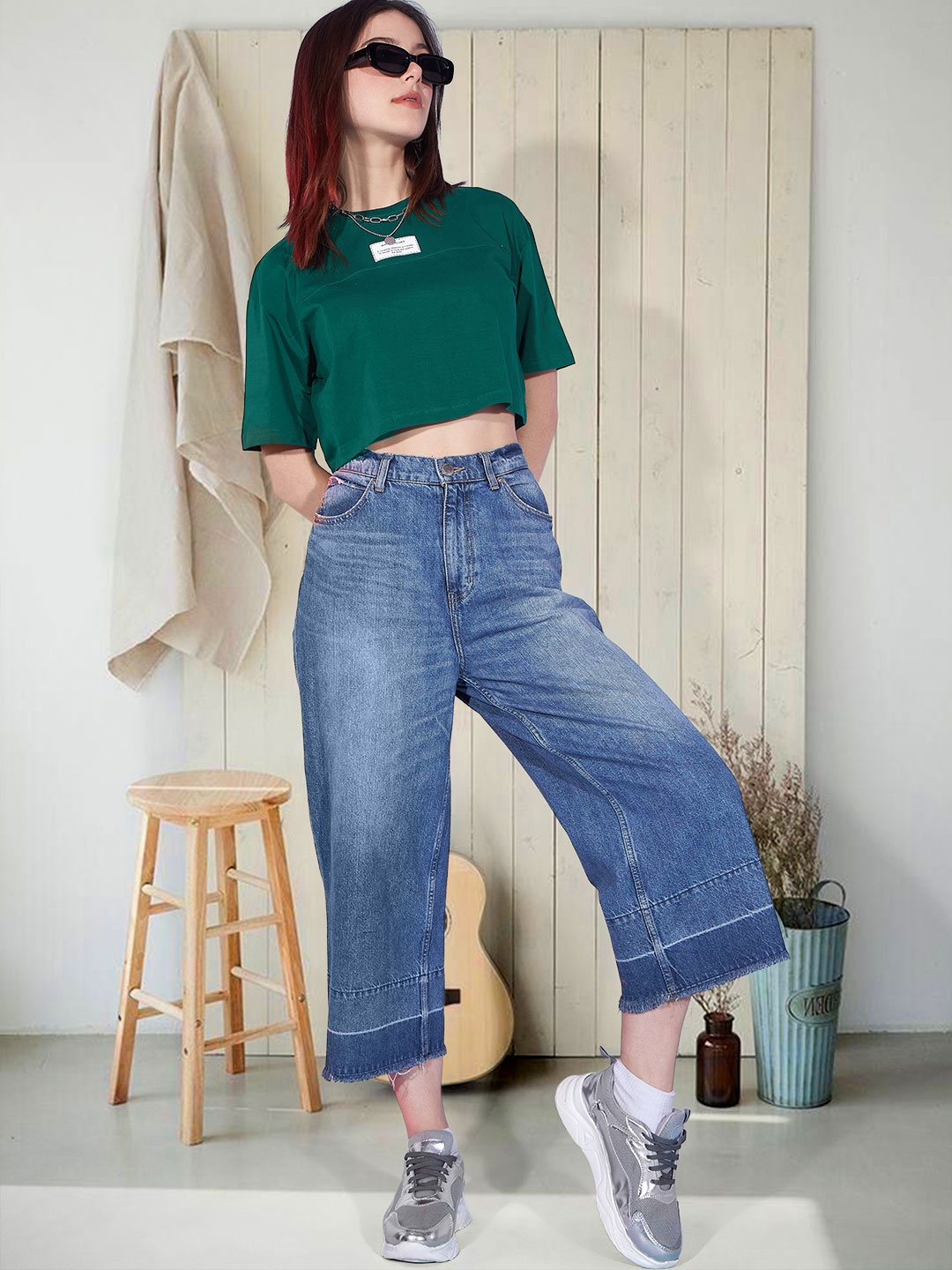 Roadster Typography Printed Drop-Shoulder Sleeves Applique Pure Cotton Crop Boxy T-shirt, Green
Roadster Typography Printed Drop-Shoulder Sleeves Applique Pure Cotton Crop Boxy T-shirt, Green
