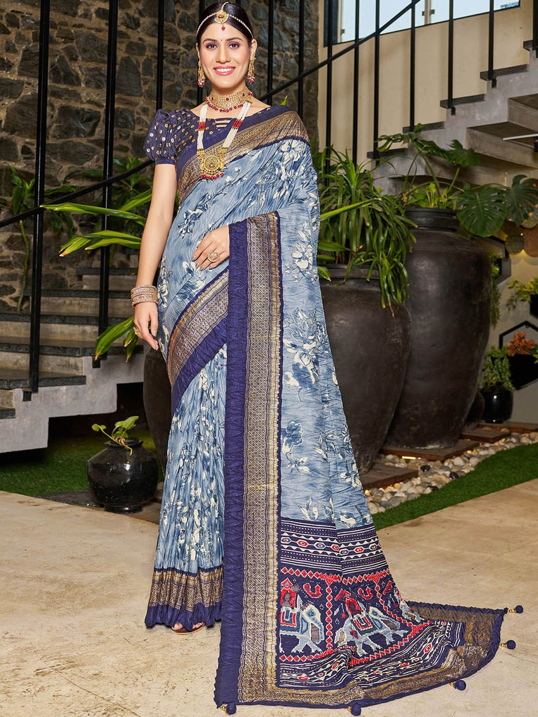 Mitera Floral Printed Zari Saree, Grey