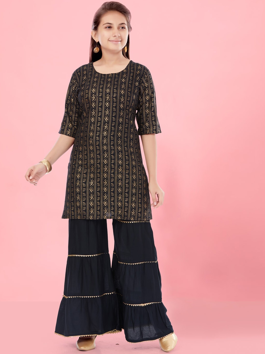 Aarika Girls Ethnic Motifs Printed Gotta Patti Pure Cotton Straight Kurta With Sharara, Black
Aarika Girls Ethnic Motifs Printed Gotta Patti Pure Cotton Straight Kurta With Sharara, Black