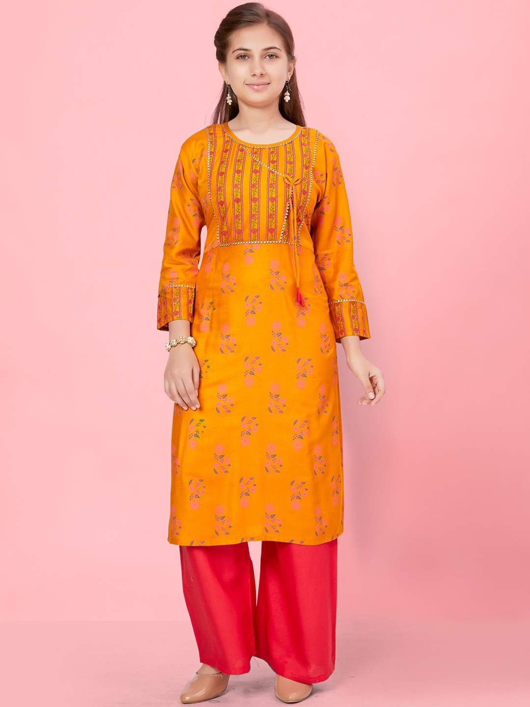 Aarika Girls Floral Printed Regular Pure Cotton Gotta Patti Kurta With Palazzos, Yellow
Aarika Girls Floral Printed Regular Pure Cotton Gotta Patti Kurta With Palazzos, Yellow