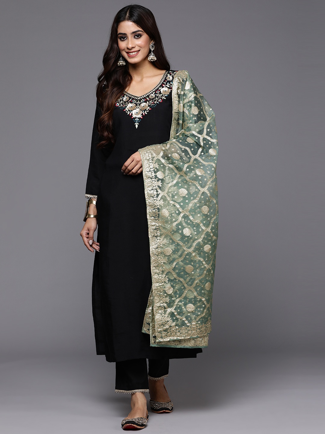 Indo Era Women Floral Yoke Design Regular Sequinned Kurta with Trousers & With Dupatta, Black
Indo Era Women Floral Yoke Design Regular Sequinned Kurta with Trousers & With Dupatta, Black