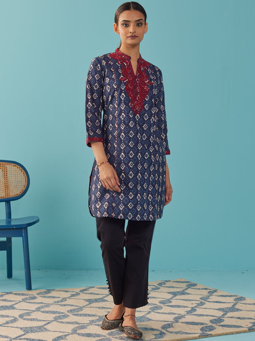 Lakshita Ethnic Motifs Printed Mandarin Collar Thread Work Straight Kurta, Navy blue
Lakshita Ethnic Motifs Printed Mandarin Collar Thread Work Straight Kurta, Navy blue