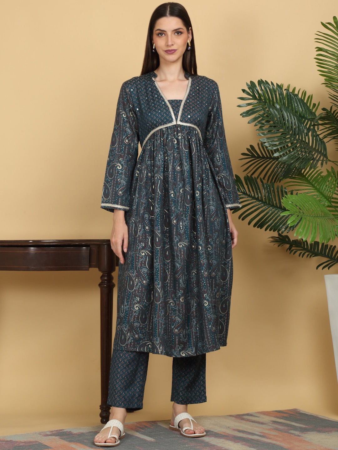 KALINI Paisley Printed Mandarin Collar Empire Gotta Patti Kurta with Trousers, Green
KALINI Paisley Printed Mandarin Collar Empire Gotta Patti Kurta with Trousers, Green