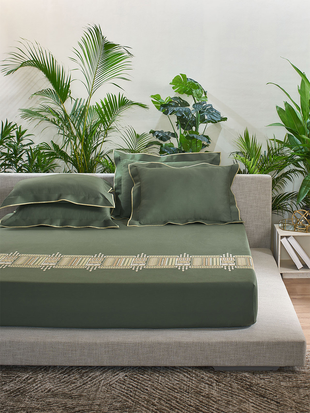 DDecor Charisma Iii Green Geometric Cotton 180 TC King Bedsheet with 2 Pillow Covers
DDecor Charisma Iii Green Geometric Cotton 180 TC King Bedsheet with 2 Pillow Covers