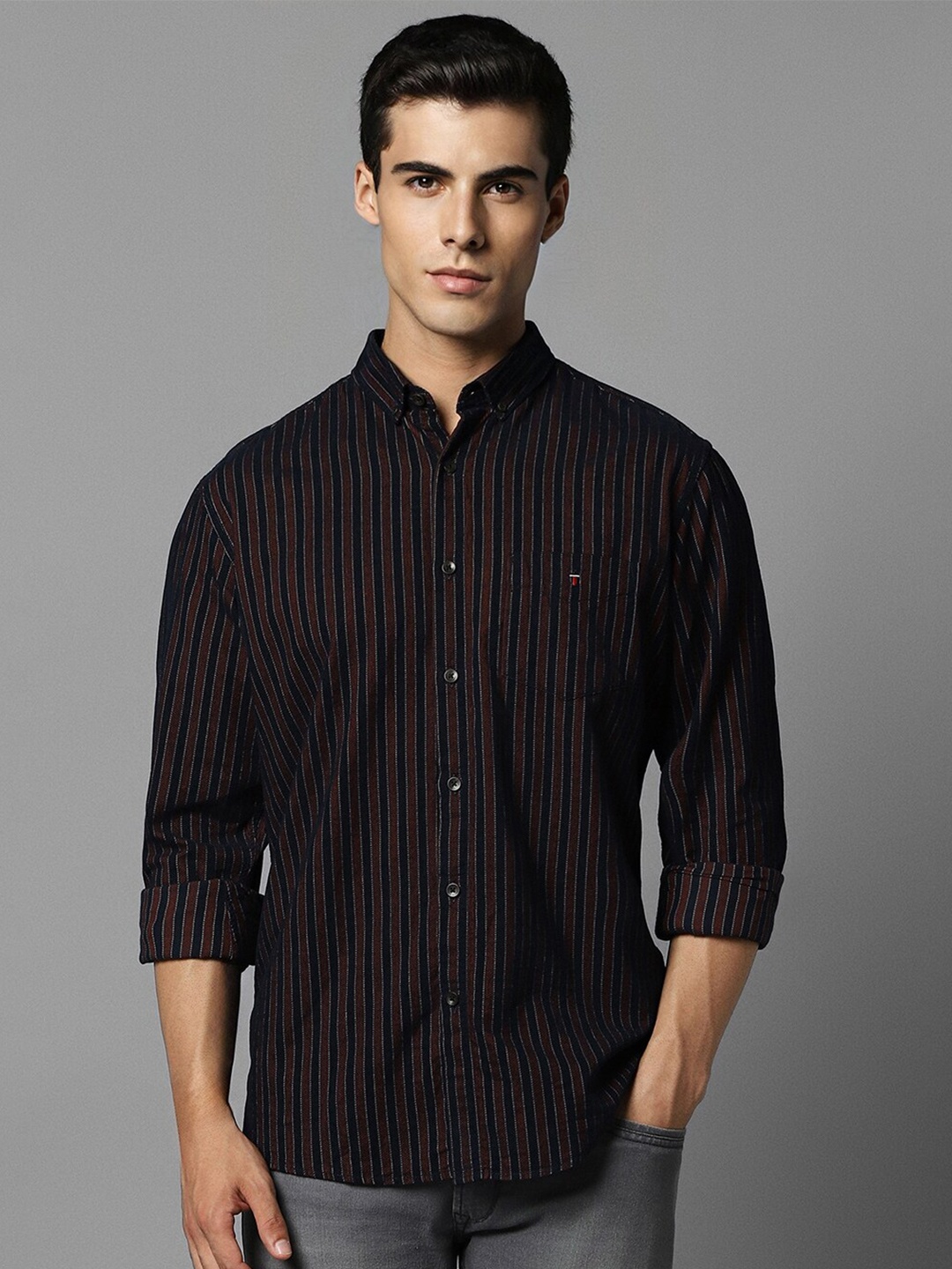 Louis Philippe Sport Slim Fit Vertical Stripes Button-Down Collar Cotton Casual Shirt, Navy blue
Louis Philippe Sport Slim Fit Vertical Stripes Button-Down Collar Cotton Casual Shirt, Navy blue