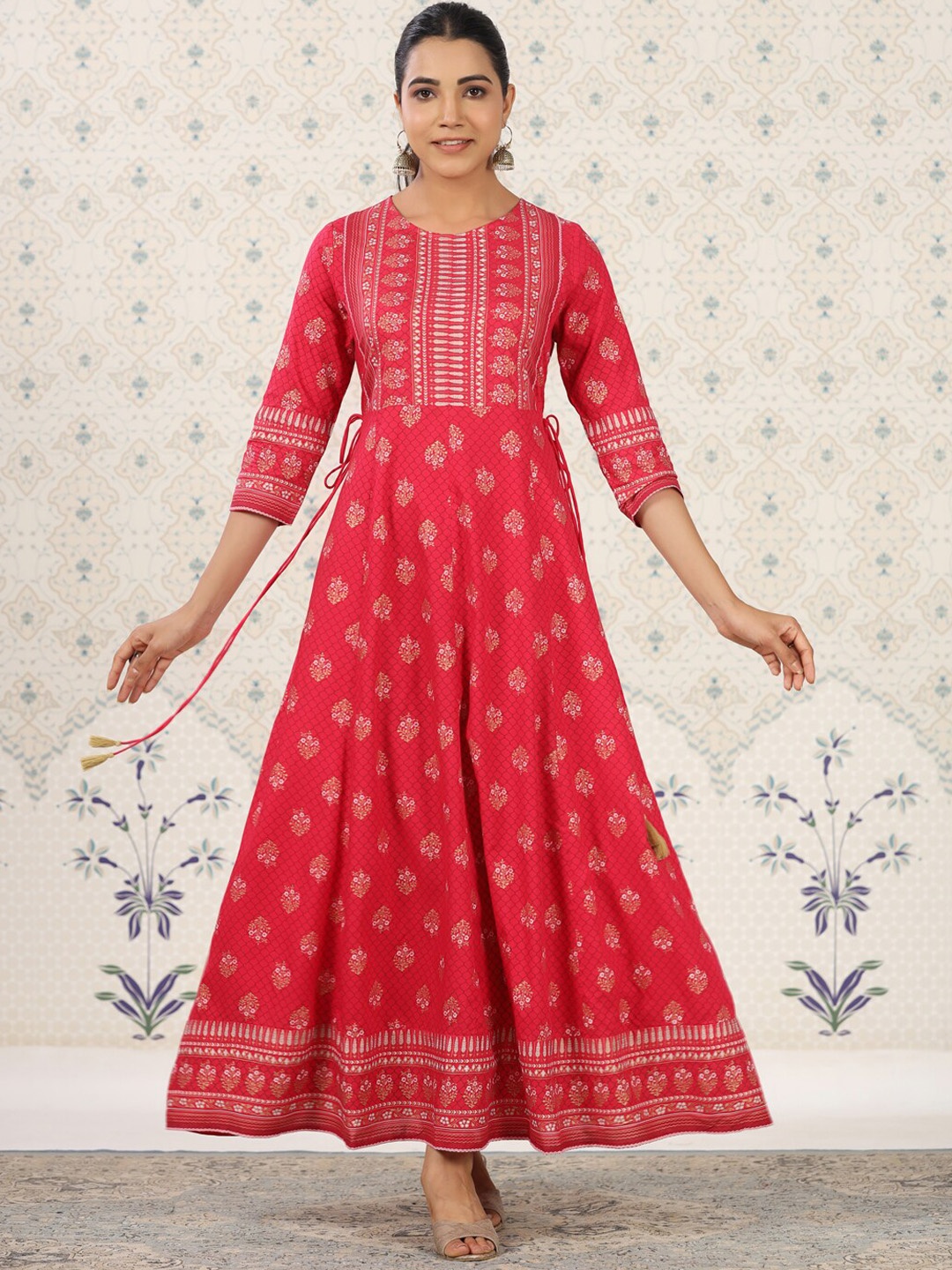 Ode by House of Pataudi Ethnic Motifs Printed Round Neck Gathered Fit & Flare Ethnic Dress, Red
Ode by House of Pataudi Ethnic Motifs Printed Round Neck Gathered Fit & Flare Ethnic Dress, Red