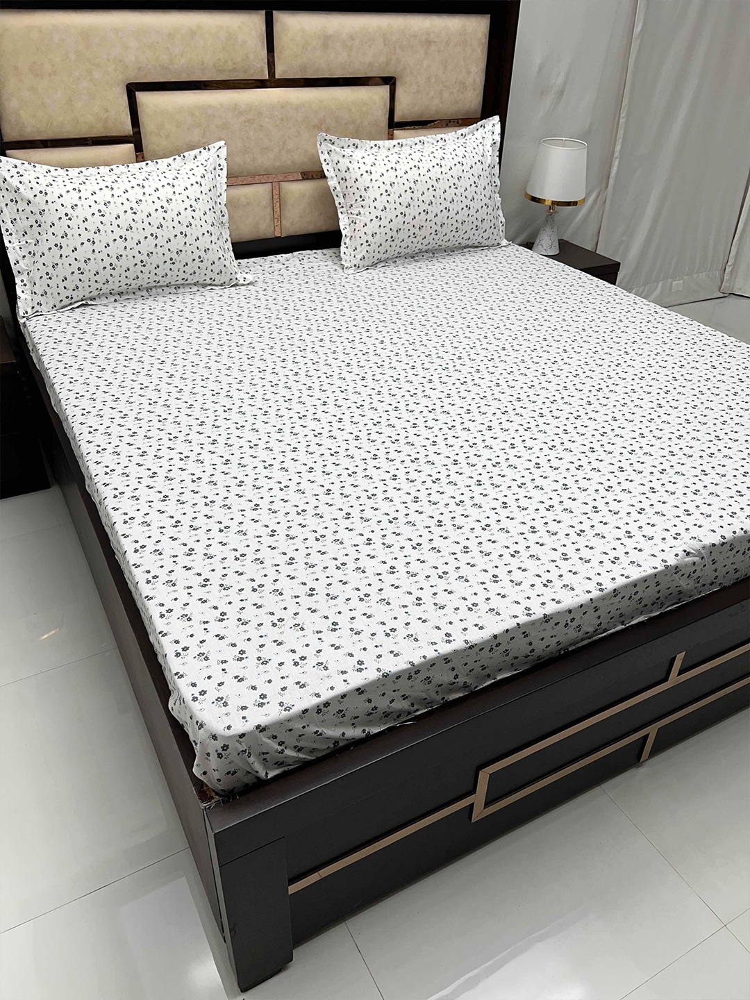 Pure Decor Cotton King Size Fitted Double Bed Bedsheet With 2 Pillow Covers 6 X 6.3 X 1 ft, White
Pure Decor Cotton King Size Fitted Double Bed Bedsheet With 2 Pillow Covers 6 X 6.3 X 1 ft, White