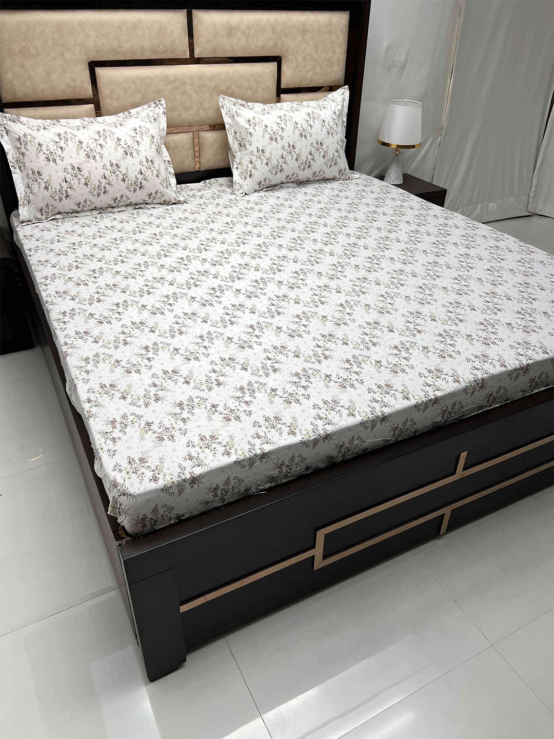 Pure Decor Cotton King Size Fitted Double Bed Bedsheet With 2 Pillow Covers 6 X 6.3 X 1 ft, Brown
Pure Decor Cotton King Size Fitted Double Bed Bedsheet With 2 Pillow Covers 6 X 6.3 X 1 ft, Brown