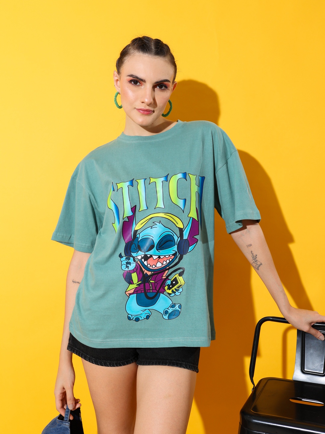 Stylecast X Hersheinbox Oversized Printed Drop-Shoulder Sleeves Pure Cotton T-shirt, Green
Stylecast X Hersheinbox Oversized Printed Drop-Shoulder Sleeves Pure Cotton T-shirt, Green