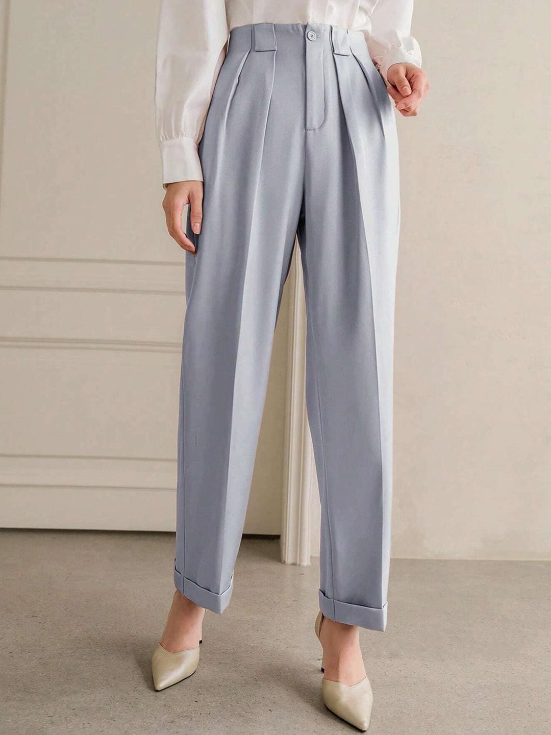 Kotty Women Striped Relaxed Straight Leg Straight Fit High-Rise Cotton Pleated Trousers, Blue
Kotty Women Striped Relaxed Straight Leg Straight Fit High-Rise Cotton Pleated Trousers, Blue
