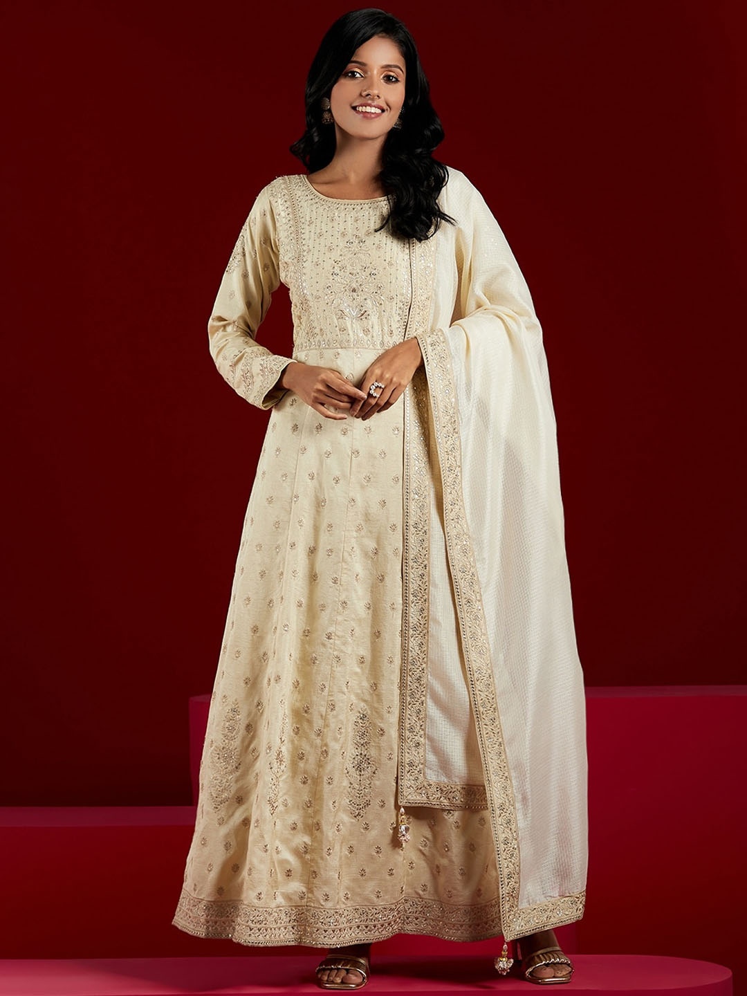 Libas Art Ethnic Motifs Embroidered Sequinned Pure Silk Kurta With Trousers & Dupatta, Beige
Libas Art Ethnic Motifs Embroidered Sequinned Pure Silk Kurta With Trousers & Dupatta, Beige