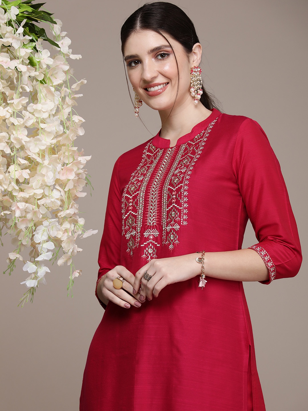 Anouk Women Ethnic Motifs Embroidered Regular Thread Work Kurta with Trousers, Fuchsia
Anouk Women Ethnic Motifs Embroidered Regular Thread Work Kurta with Trousers, Fuchsia