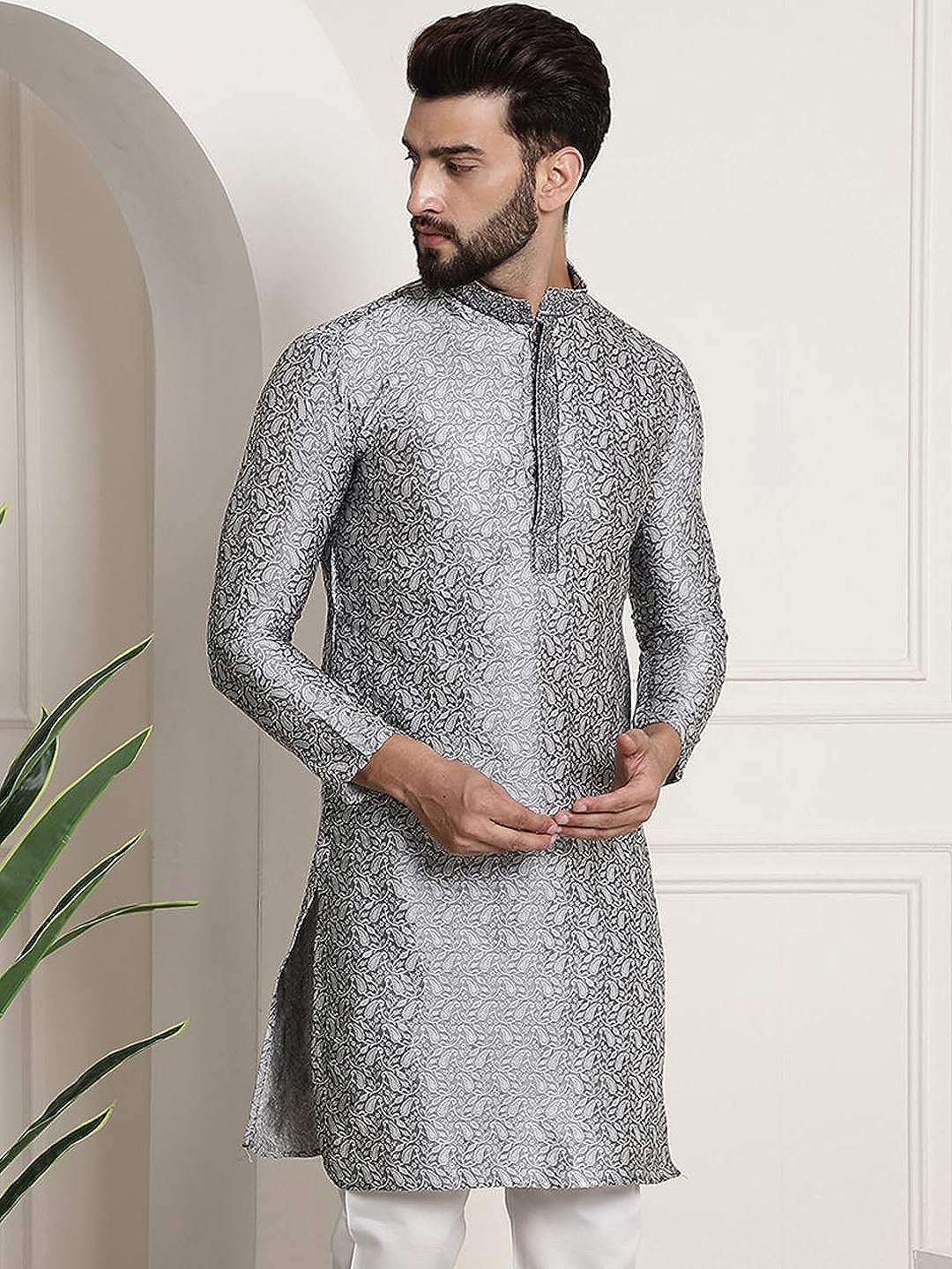 ROYAL KURTA Paisley Woven Design Mandarin Collar Jacqaurd Silk Straight Kurta, Grey
ROYAL KURTA Paisley Woven Design Mandarin Collar Jacqaurd Silk Straight Kurta, Grey