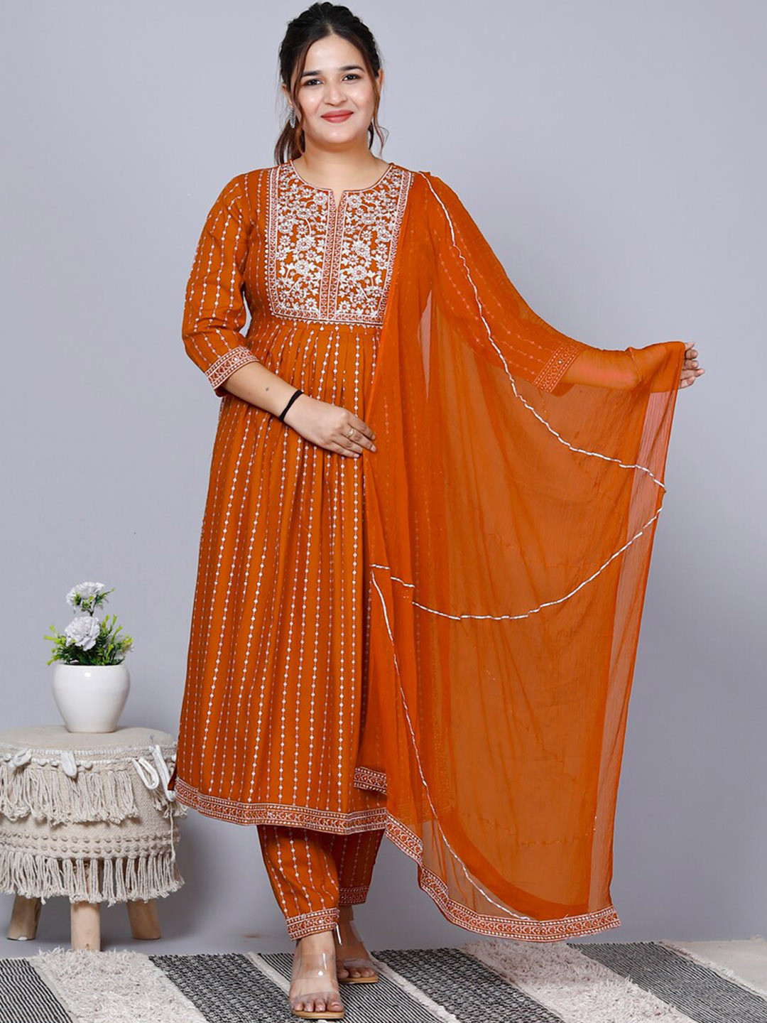 HERE&NOW Floral Embroidered Regular Gotta Patti Kurta & Trousers With Dupatta, Red
HERE&NOW Floral Embroidered Regular Gotta Patti Kurta & Trousers With Dupatta, Red