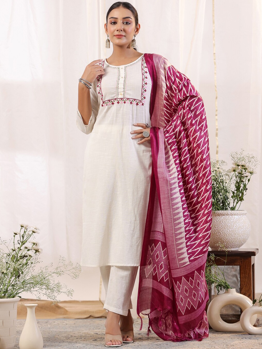 Anubhutee Ethnic Motifs Yoke Design Regular Thread Work Kurta With Trousers & Dupatta, Off white
Anubhutee Ethnic Motifs Yoke Design Regular Thread Work Kurta With Trousers & Dupatta, Off white