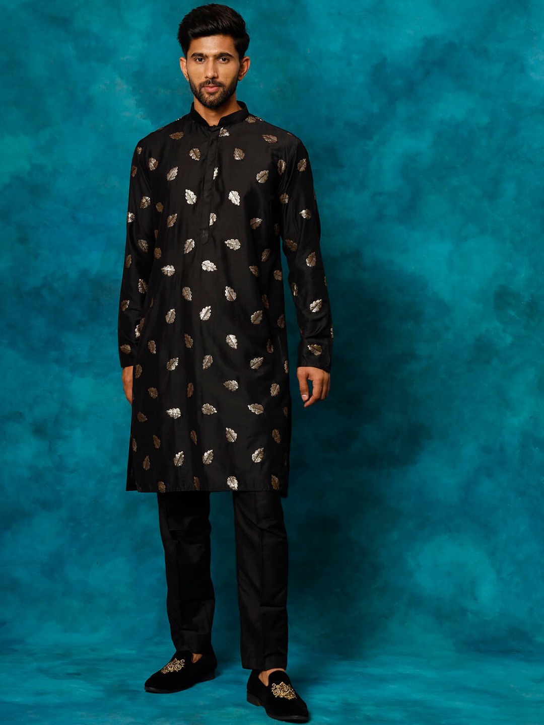 VASTRAMAY Ethnic Motifs Woven Design Regular Mandarin Collar Kurta With Pyjamas, Black
VASTRAMAY Ethnic Motifs Woven Design Regular Mandarin Collar Kurta With Pyjamas, Black