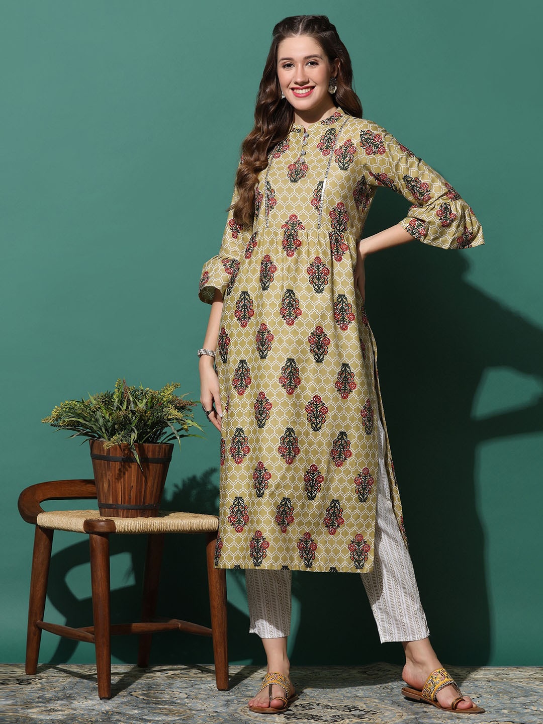 FASHION DREAM Floral Printed Bell Sleeves Gotta Patti Straight Kurta with Trouser, Beige
FASHION DREAM Floral Printed Bell Sleeves Gotta Patti Straight Kurta with Trouser, Beige
